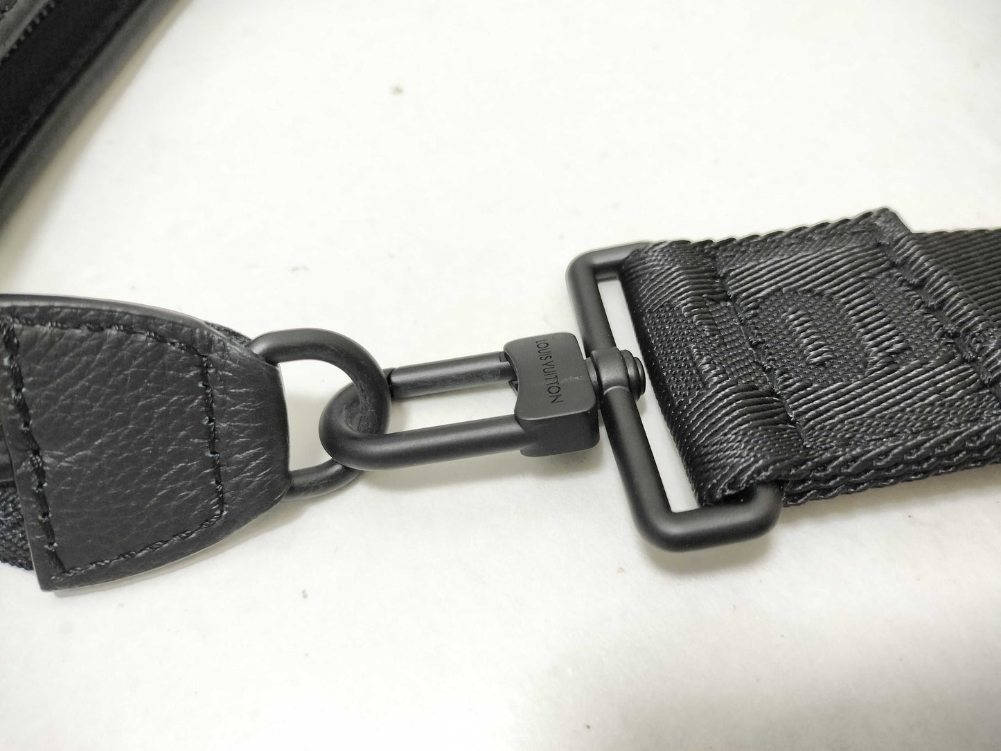 LOUIS VUITTON LV Gaston Wearable Wallet M81115 Shoulder Bag