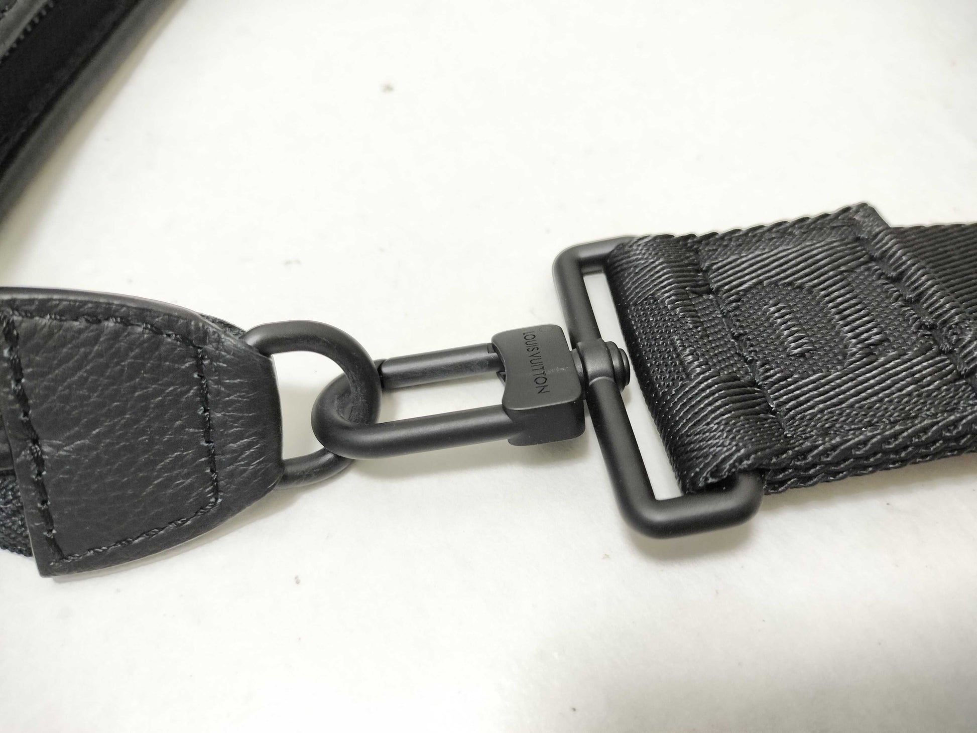 LOUIS VUITTON LV Gaston Wearable Wallet M81115 Shoulder Bag