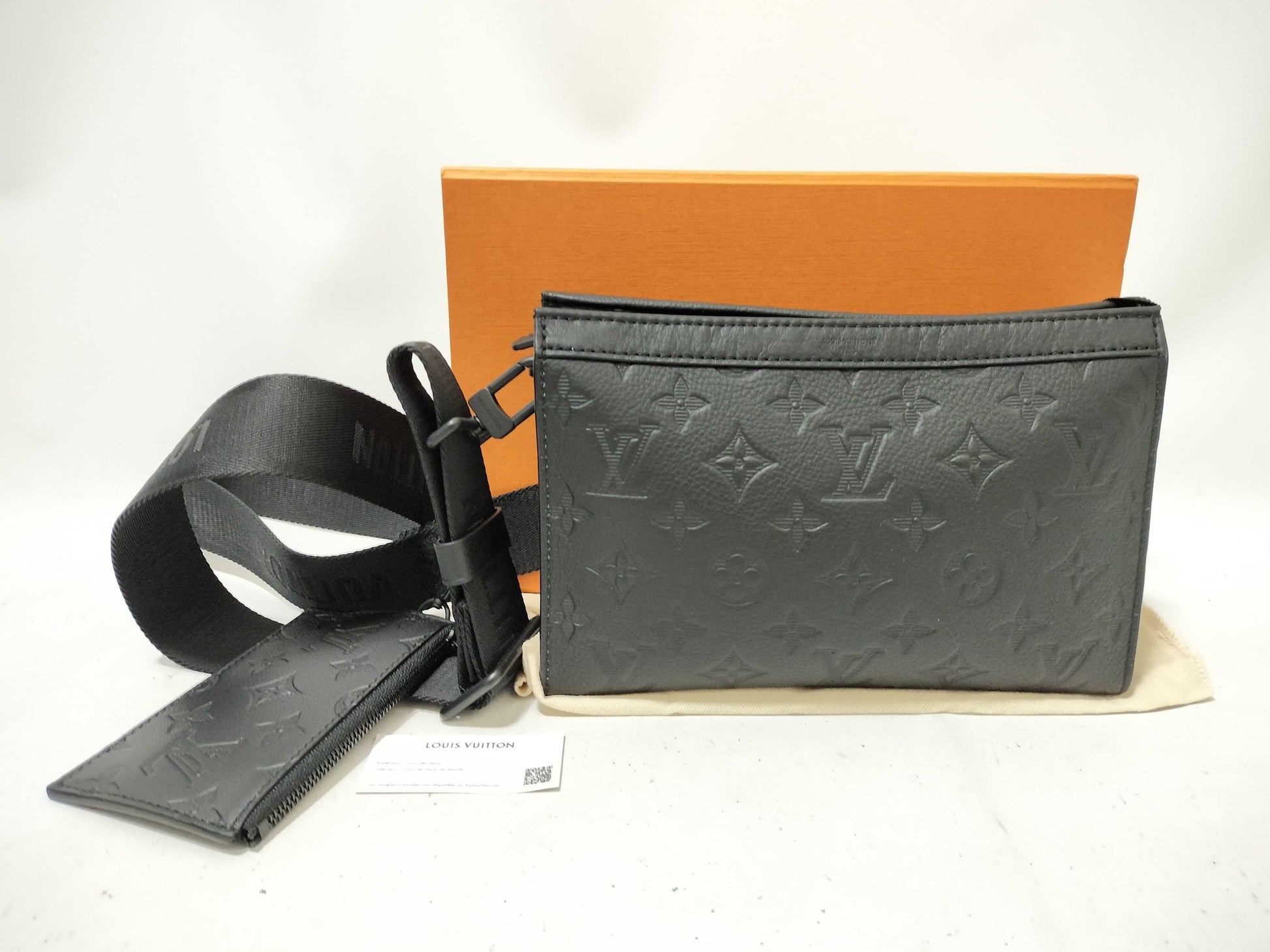 LOUIS VUITTON LV Gaston Wearable Wallet M81115 Shoulder Bag