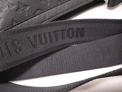 LOUIS VUITTON LV Gaston Wearable Wallet M81115 Shoulder Bag