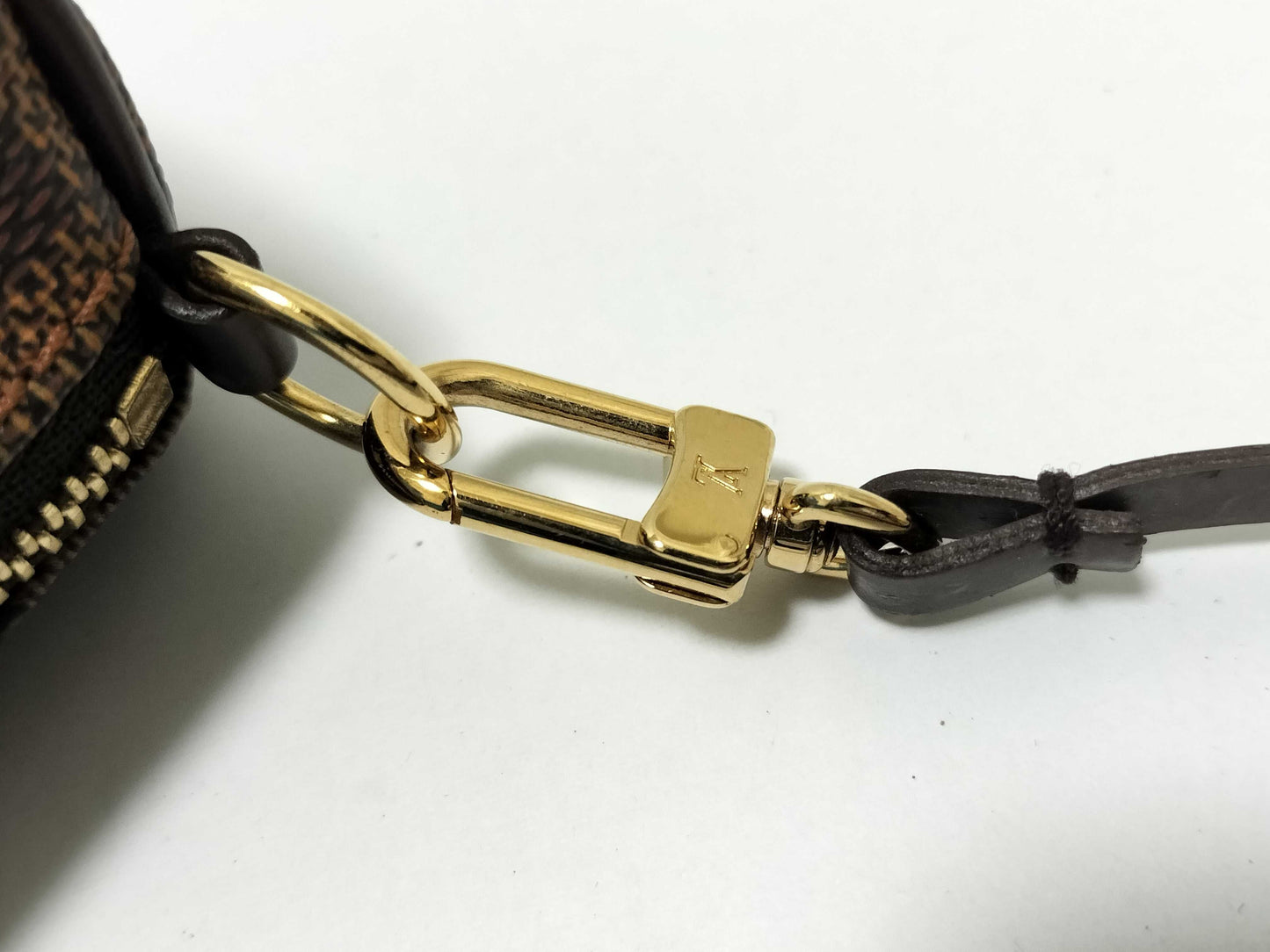 LOUIS VUITTON Damier LV Papillon Pouch Damier Pouch