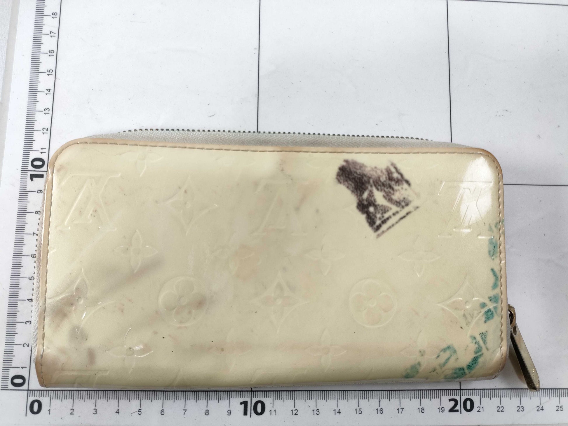 LOUIS VUITTON Vernis LV Zippy Wallet and other Vernis 3 Wallets