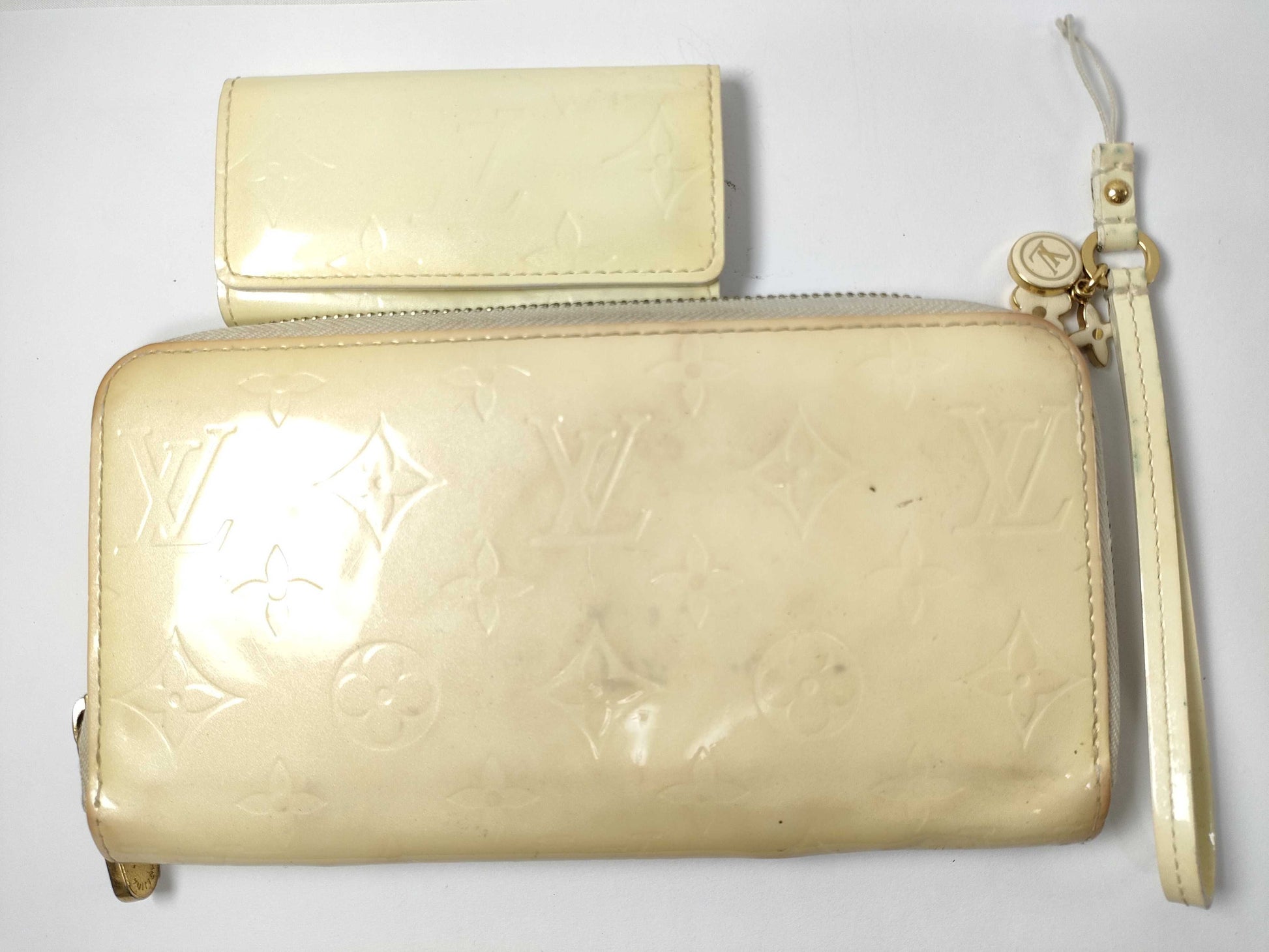 LOUIS VUITTON Vernis LV Zippy Wallet and other Vernis 3 Wallets