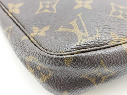 LOUIS VUITTON Monogram Accessoires Pouch