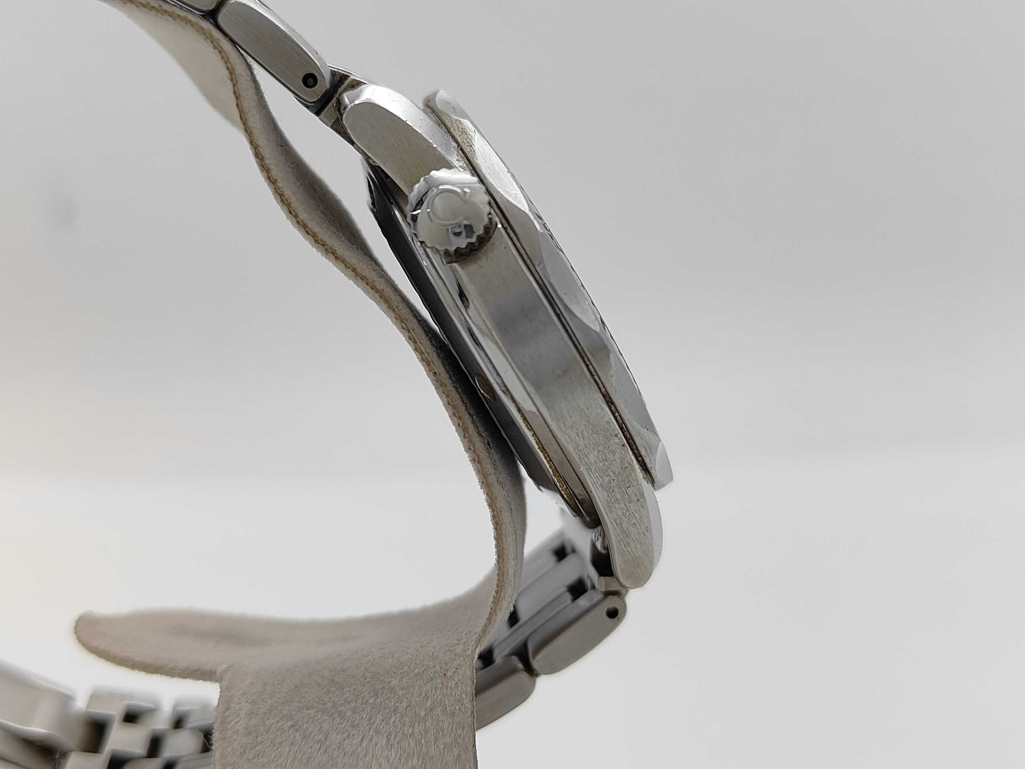 OMEGA 2562.80 55121024 Quartz Men's Watch