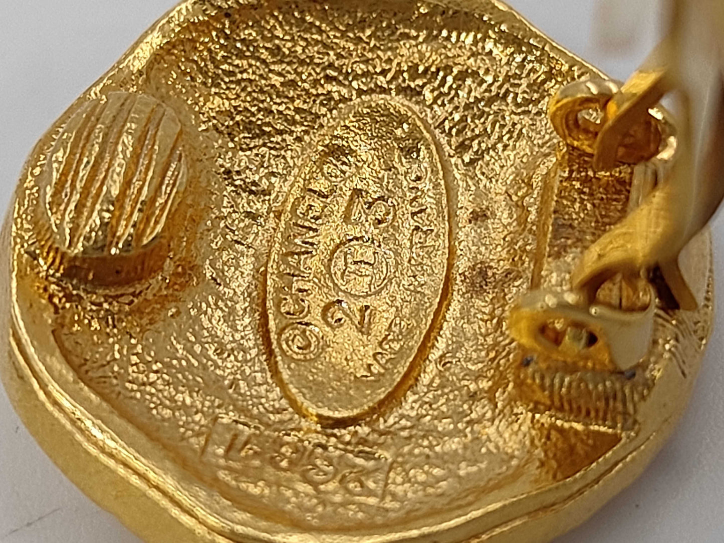 CHANEL Chanel 23 Gold Lion Round Logo Earrings