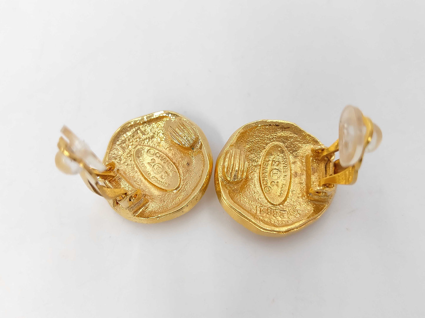 CHANEL Chanel 23 Gold Lion Round Logo Earrings