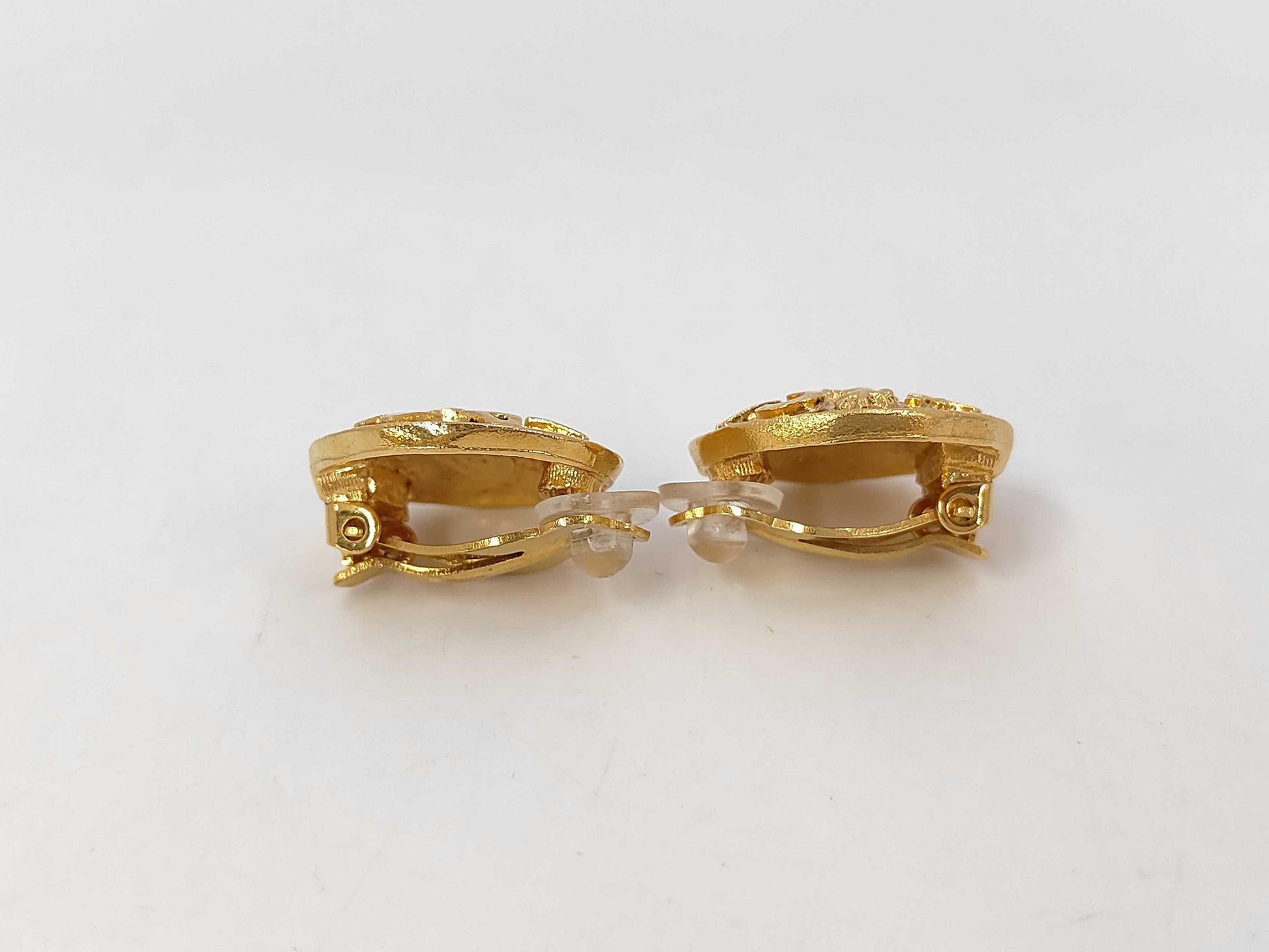 CHANEL Chanel 23 Gold Lion Round Logo Earrings