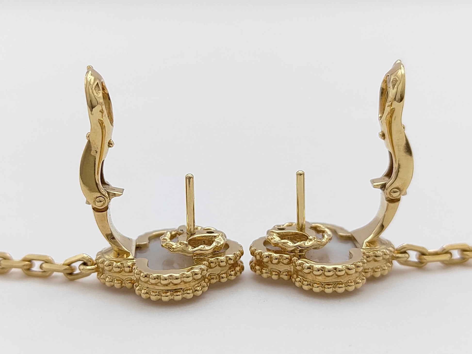 Van Cleef & Arpels Magic Alhambra Shell Earrings in Yellow Gold 750, 15.3g 