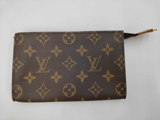 LOUIS VUITTON Louis Vuitton Monogram Pouch Pouch