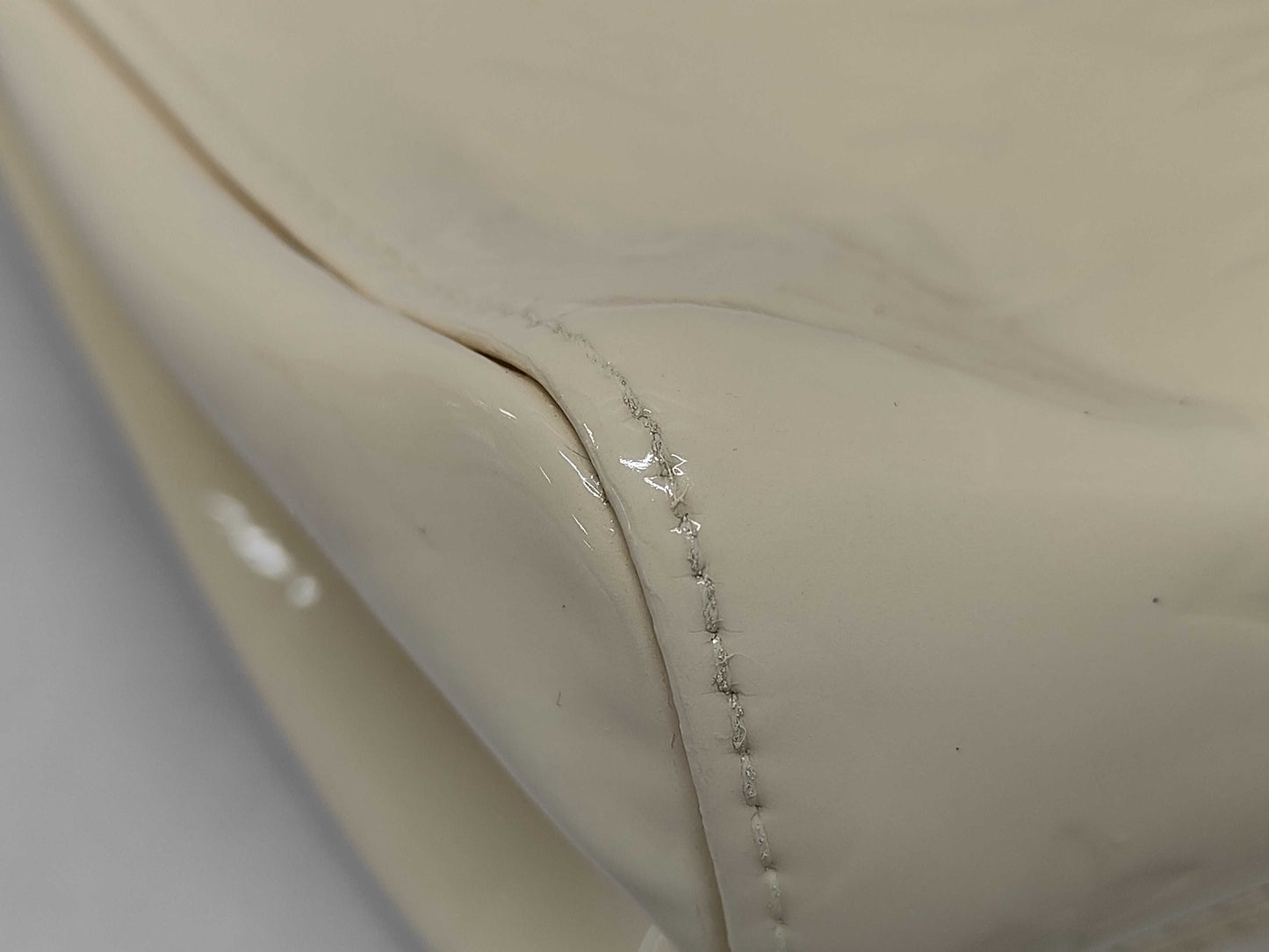 LOUIS VUITTON LV Vernis Roxbury Drive Bag