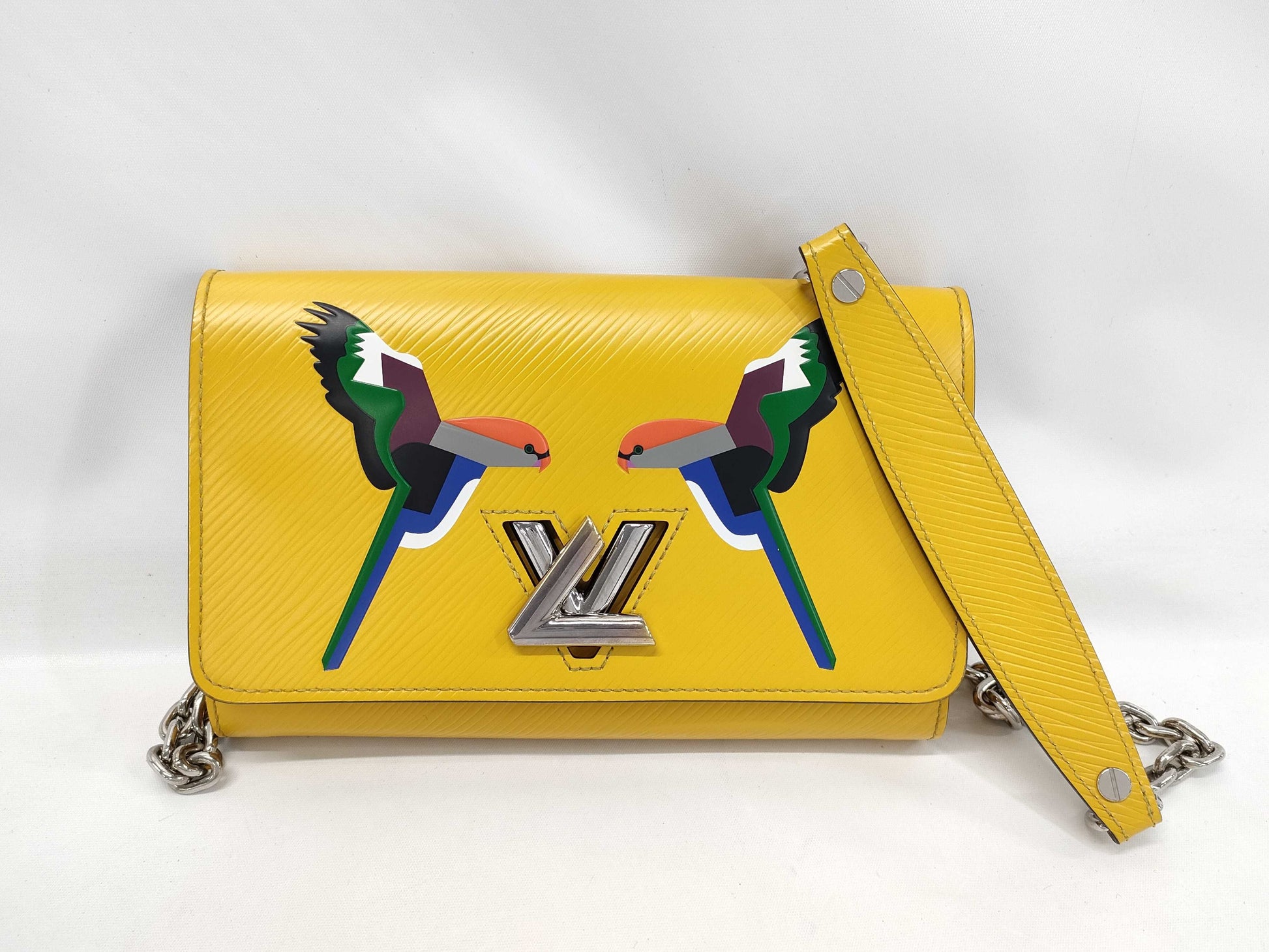 LOUIS VUITTON LV Twist Chain Wallet Shoulder Bag