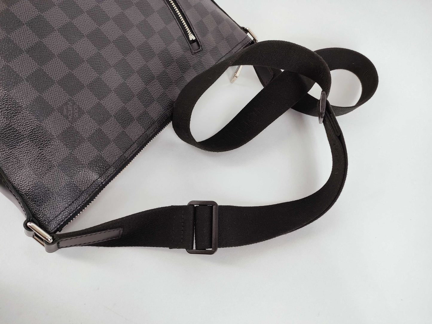 LOUIS VUITTON Damier Graphite Louis Vuitton Shoulder Bag