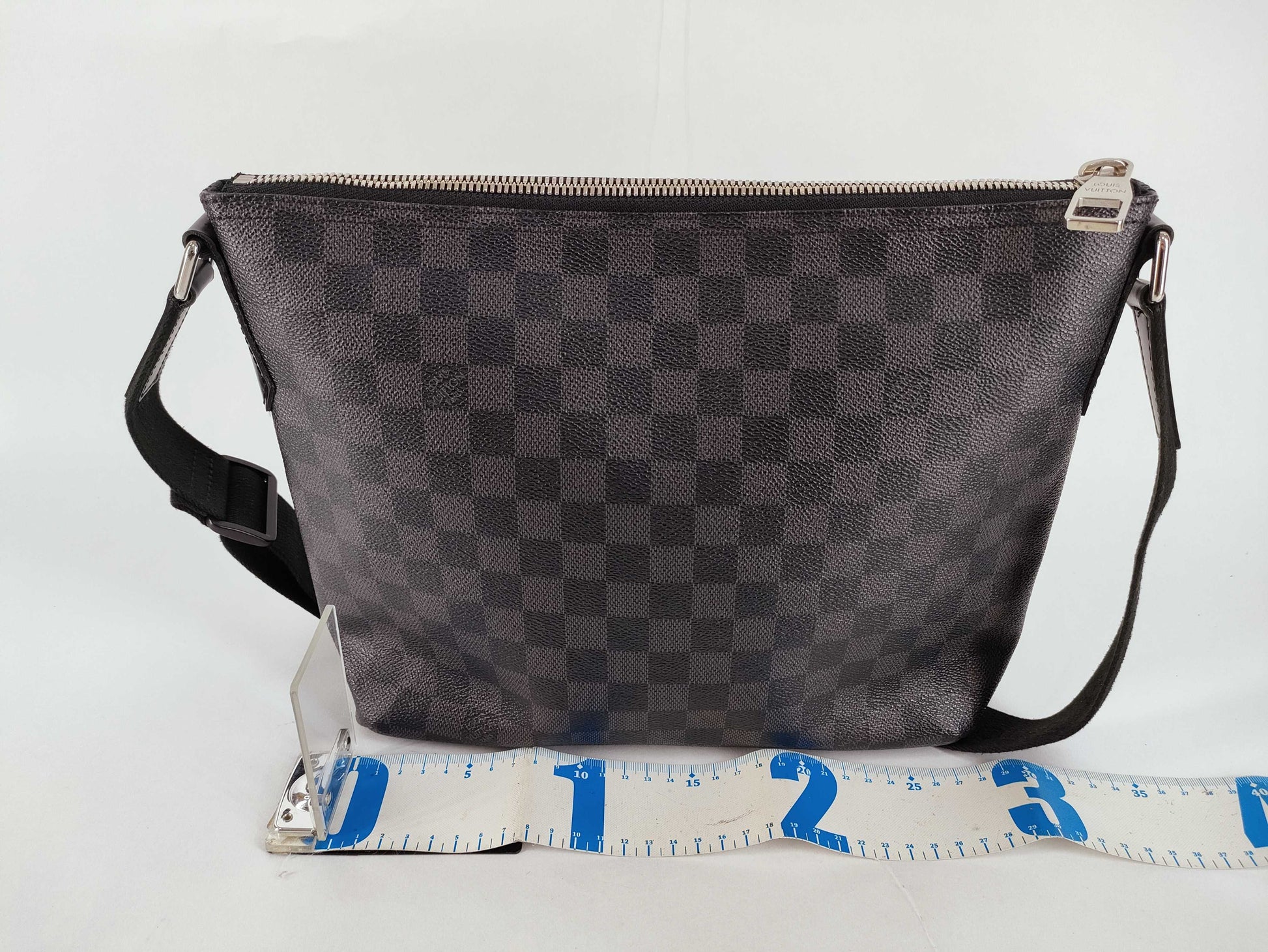 LOUIS VUITTON Damier Graphite Louis Vuitton Shoulder Bag