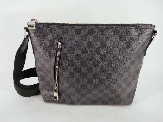 LOUIS VUITTON Damier Graphite Louis Vuitton Shoulder Bag