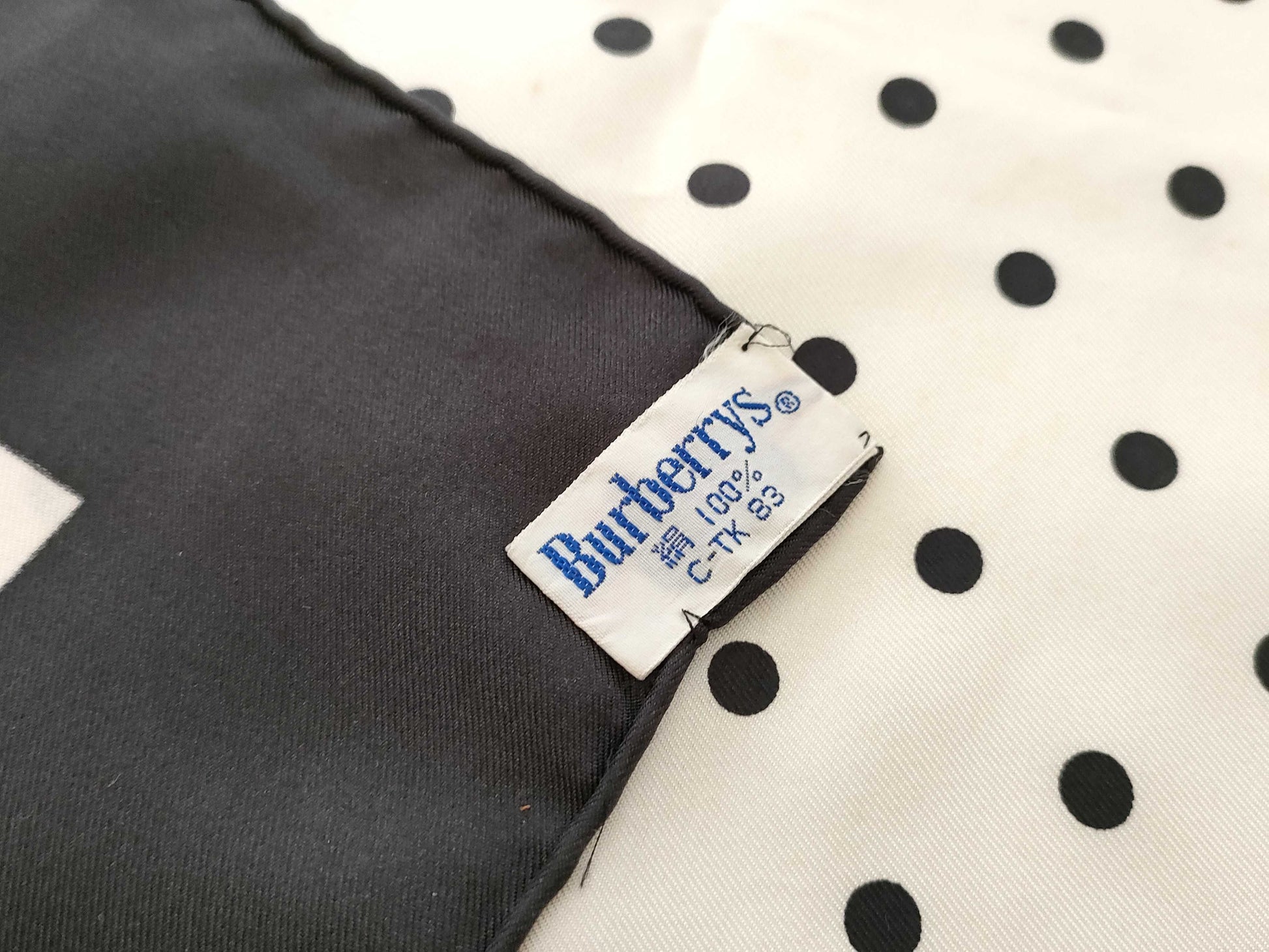 BURBERRY Burberry Large Stole Silk 100% Scarf