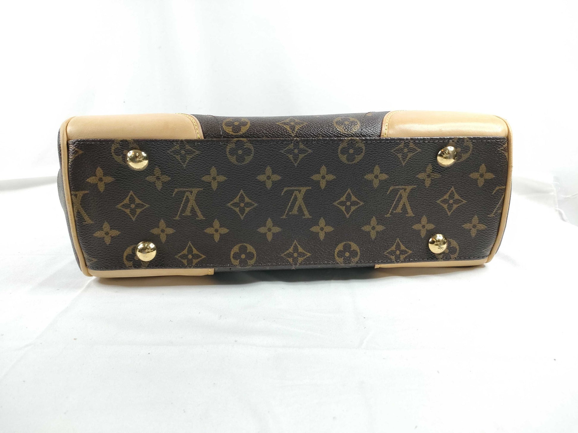 LOUIS VUITTON Monogram Beverly MM Shoulder Bag