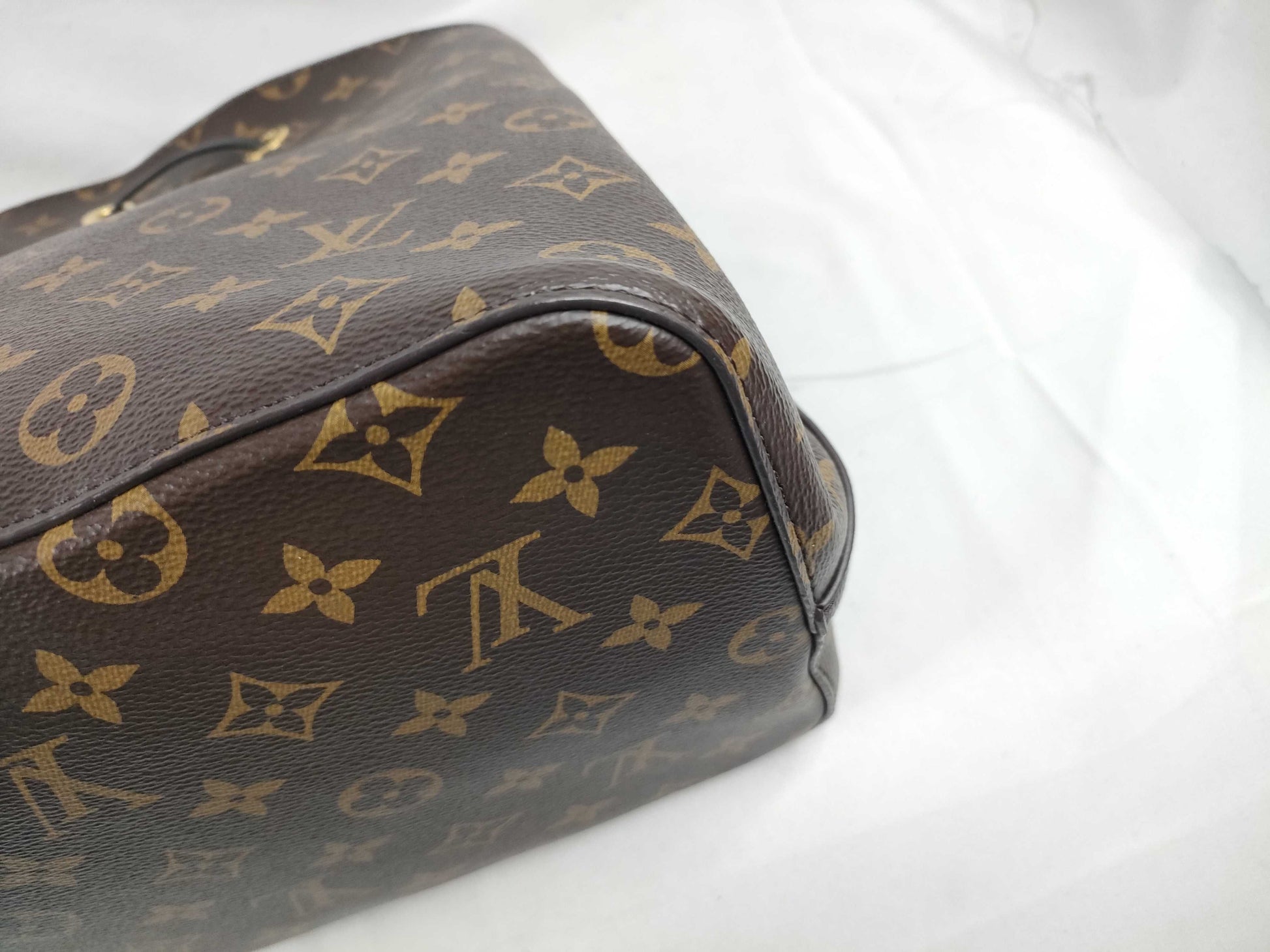 LOUIS VUITTON Monogram NeoNoe Shoulder Bag