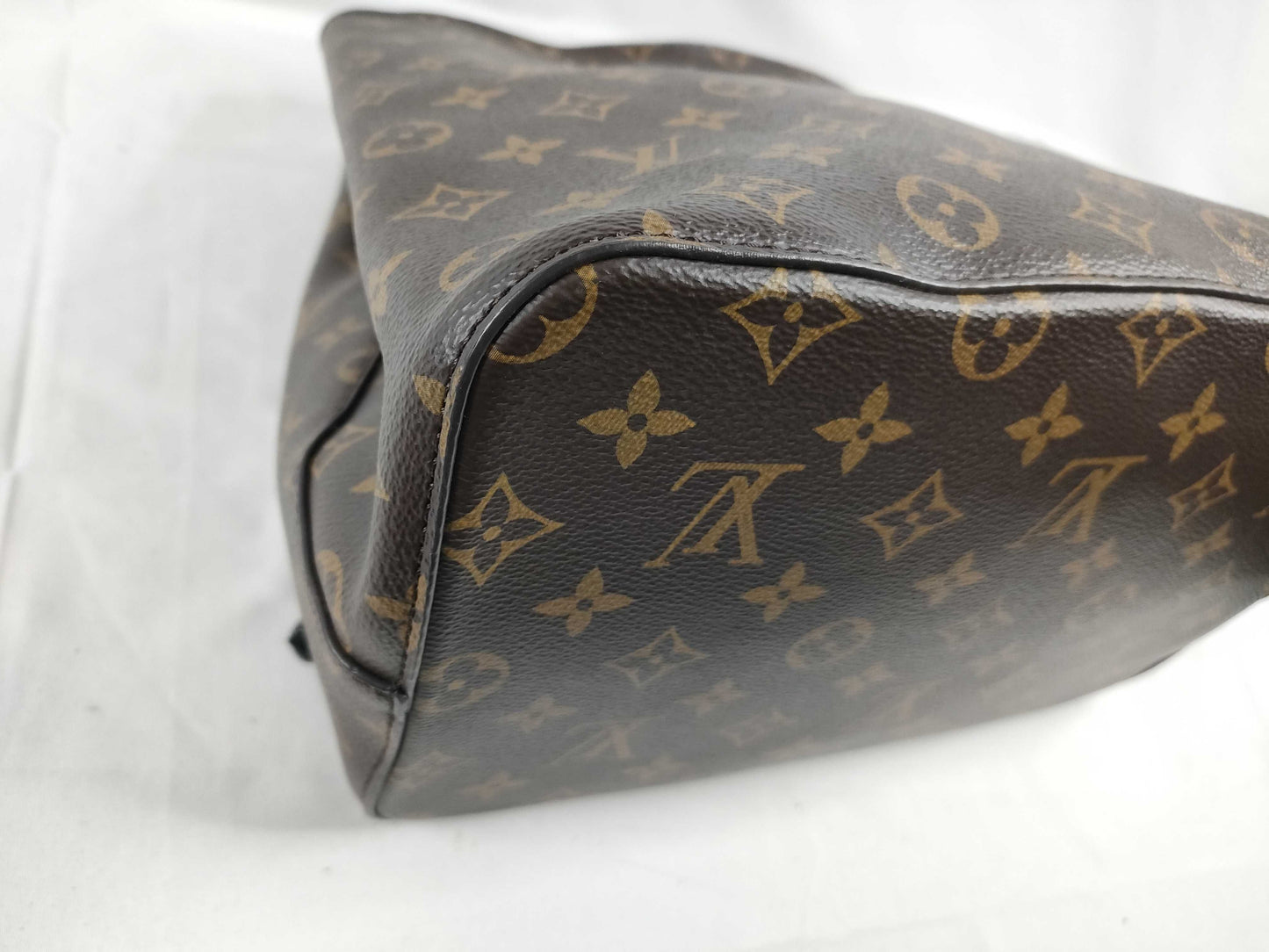 LOUIS VUITTON Monogram NeoNoe Shoulder Bag