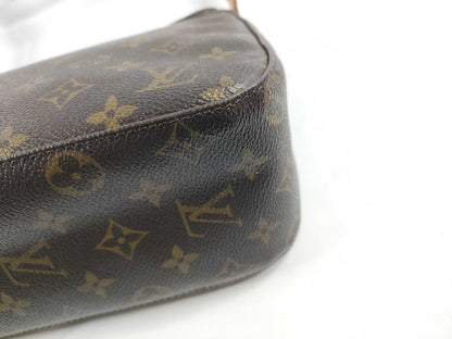 LOUIS VUITTON Monogram LOUIS VUITTON Looping MM Shoulder Bag
