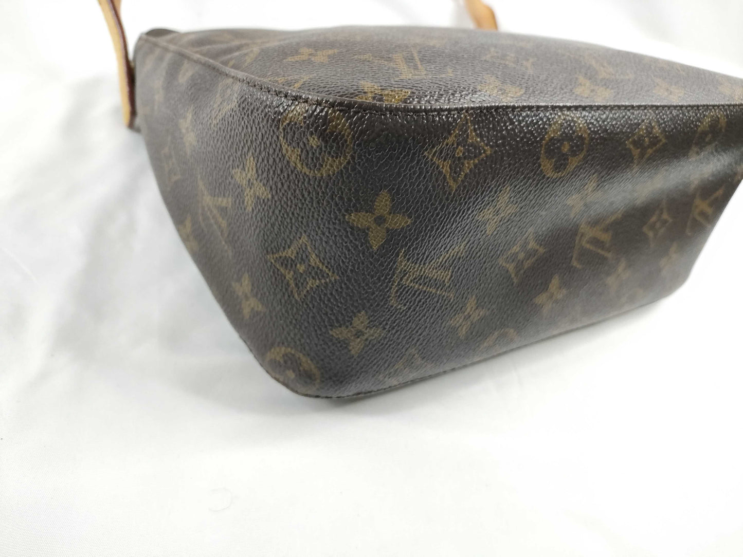 LOUIS VUITTON Monogram LOUIS VUITTON Looping MM Shoulder Bag