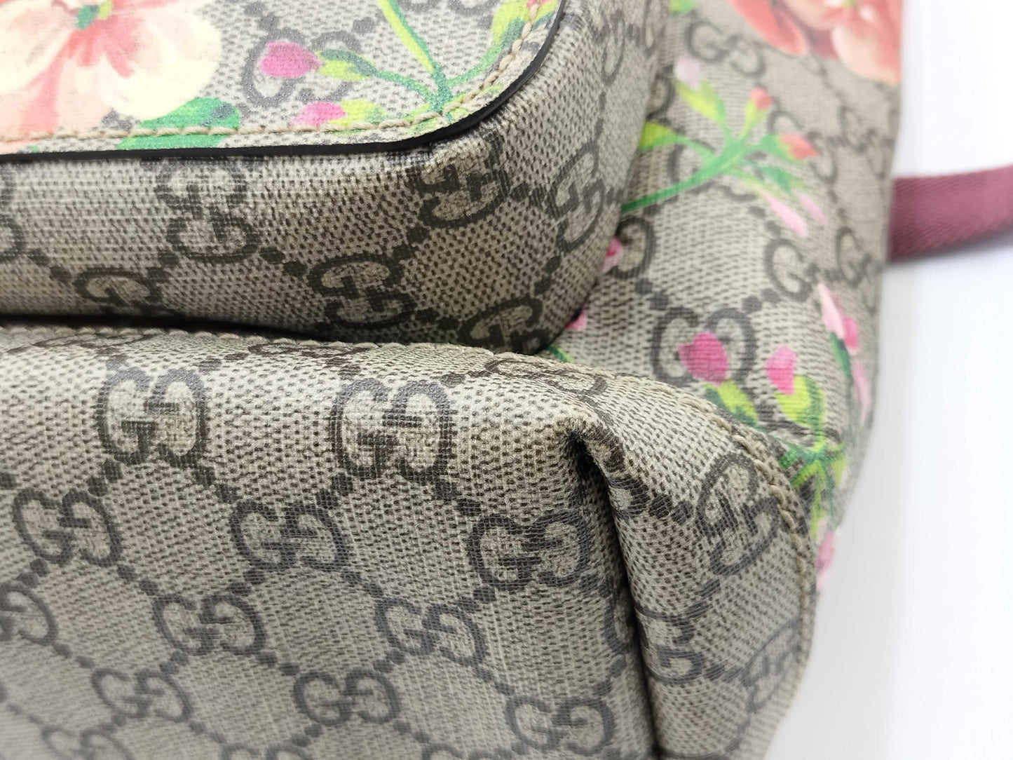 GUCCI GG Supreme Floral Print Backpack in Pink