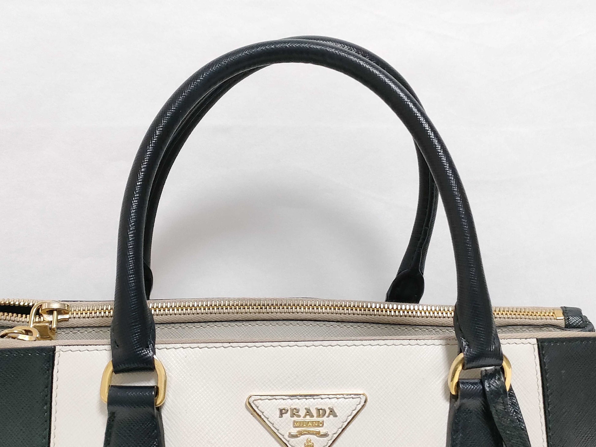 PRADA PRADA Galleria Saffiano Bicolor White and Black Handbag