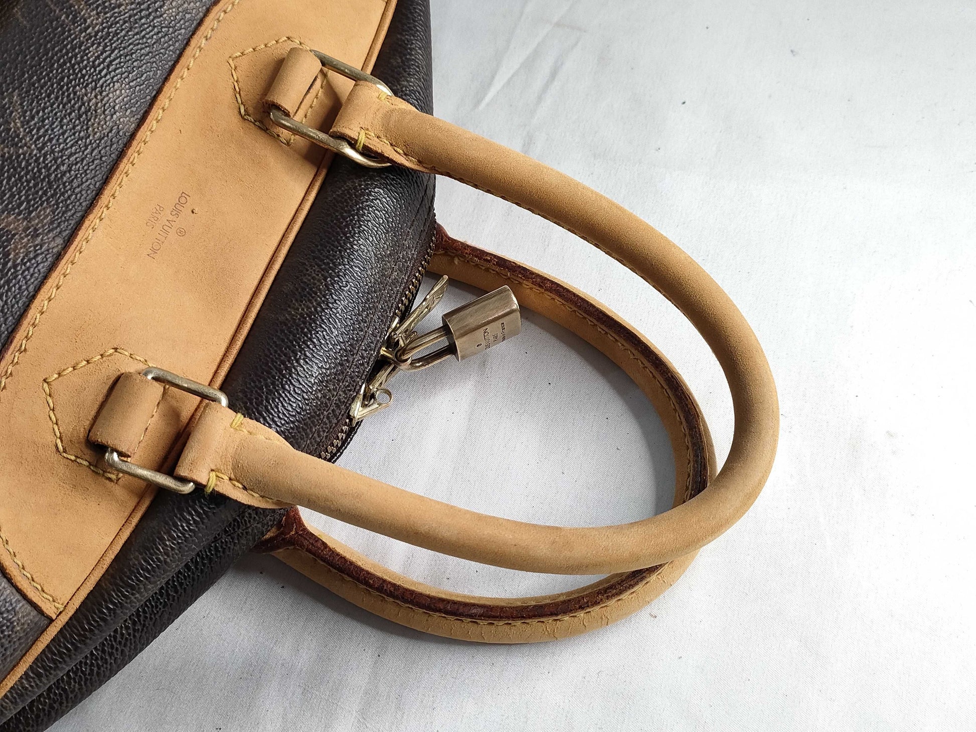 LOUIS VUITTON Monogram Louis Vuitton Deauville Monogram Handbag