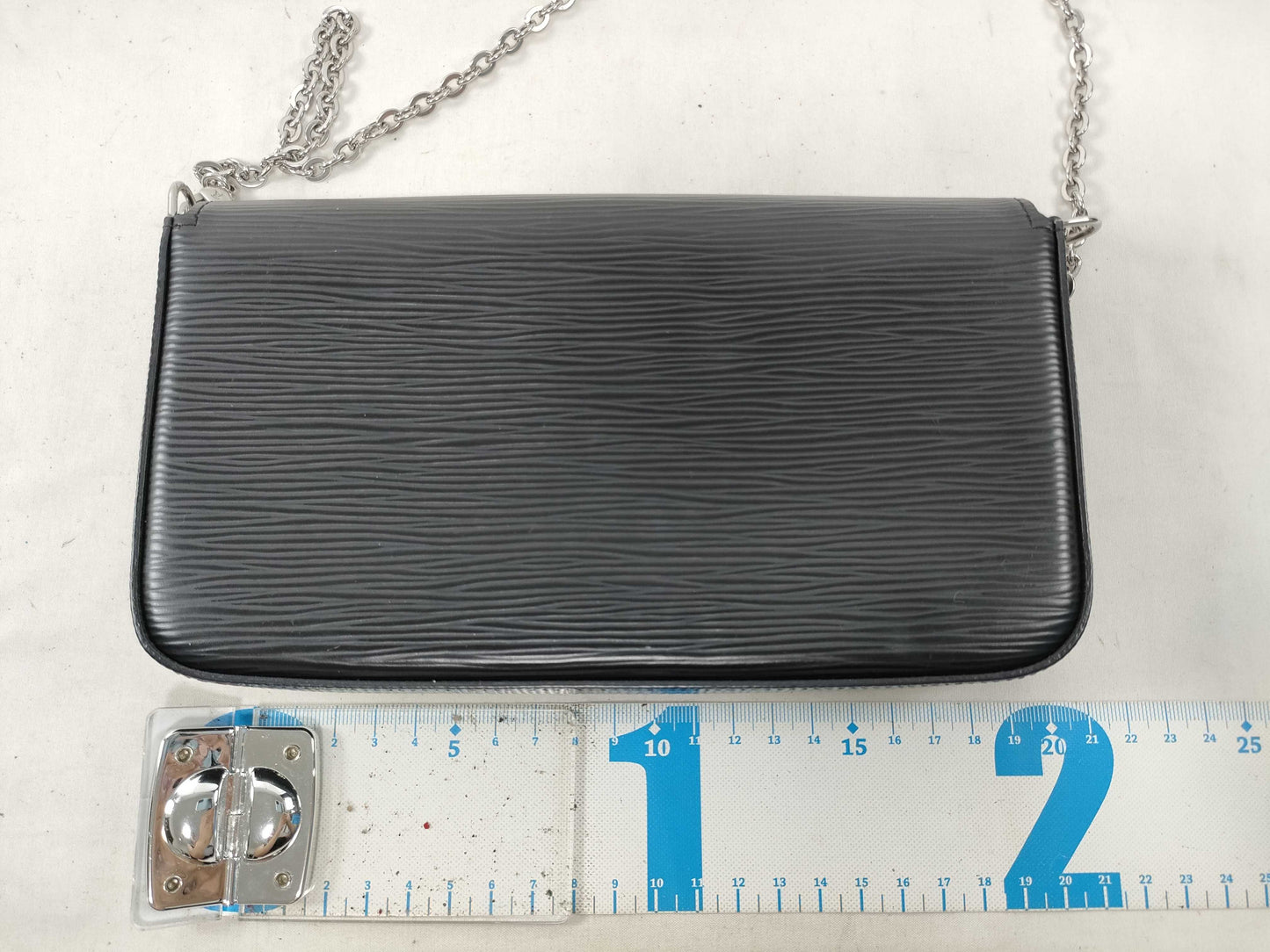 LOUIS VUITTON Epi Louis Vuitton Pochette Felicie Shoulder Bag