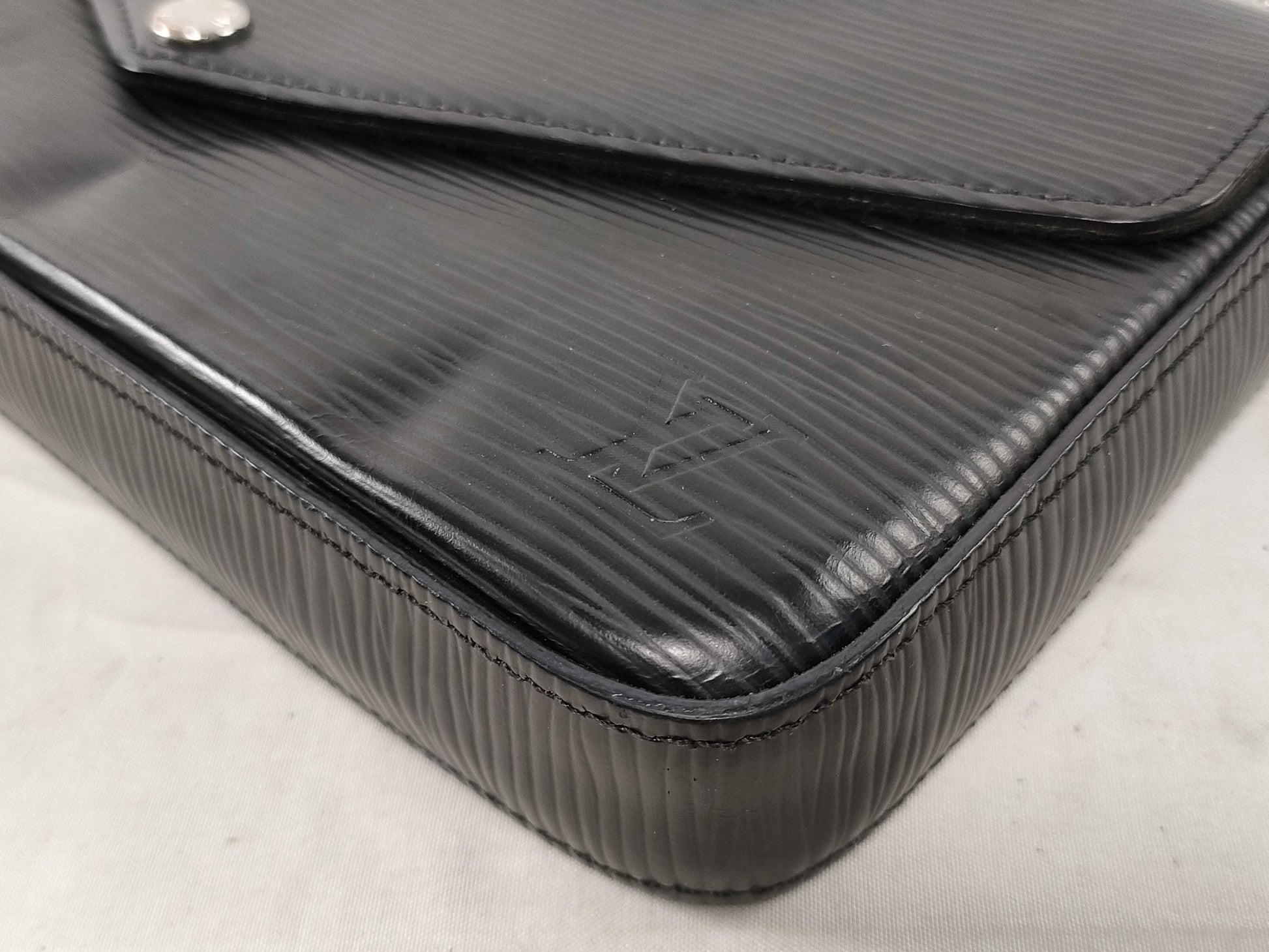 LOUIS VUITTON Epi Louis Vuitton Pochette Felicie Shoulder Bag