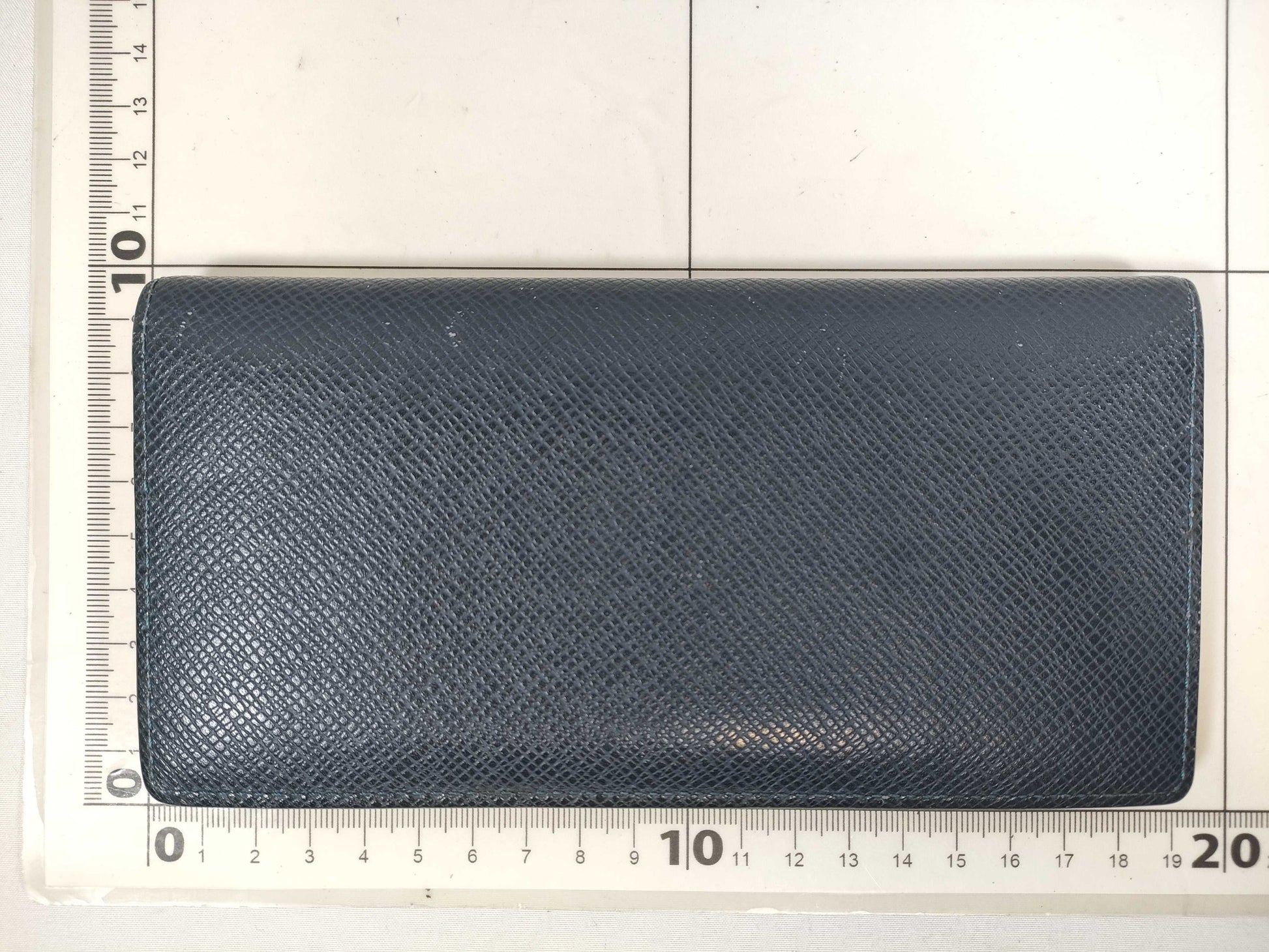 LOUIS VUITTON Taiga Louis Vuitton Taiga Wallet
