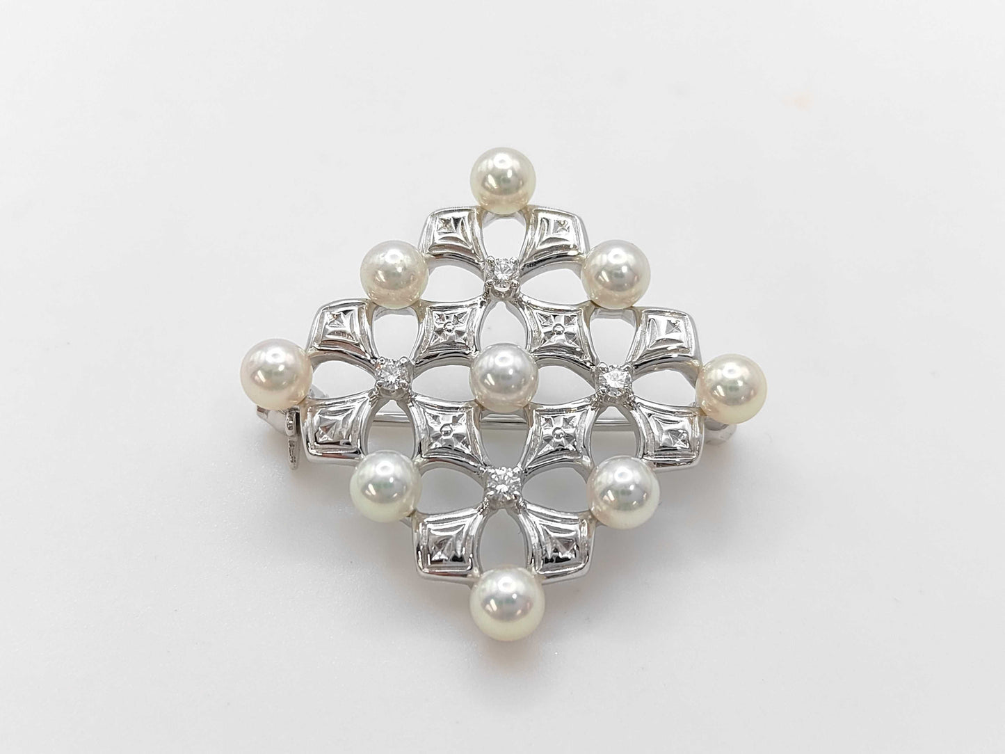MIKIMOTO Pearl Brooch, Diameter approx. 3.8-4.0mm, Diamond, 18K Gold, 6.8g 