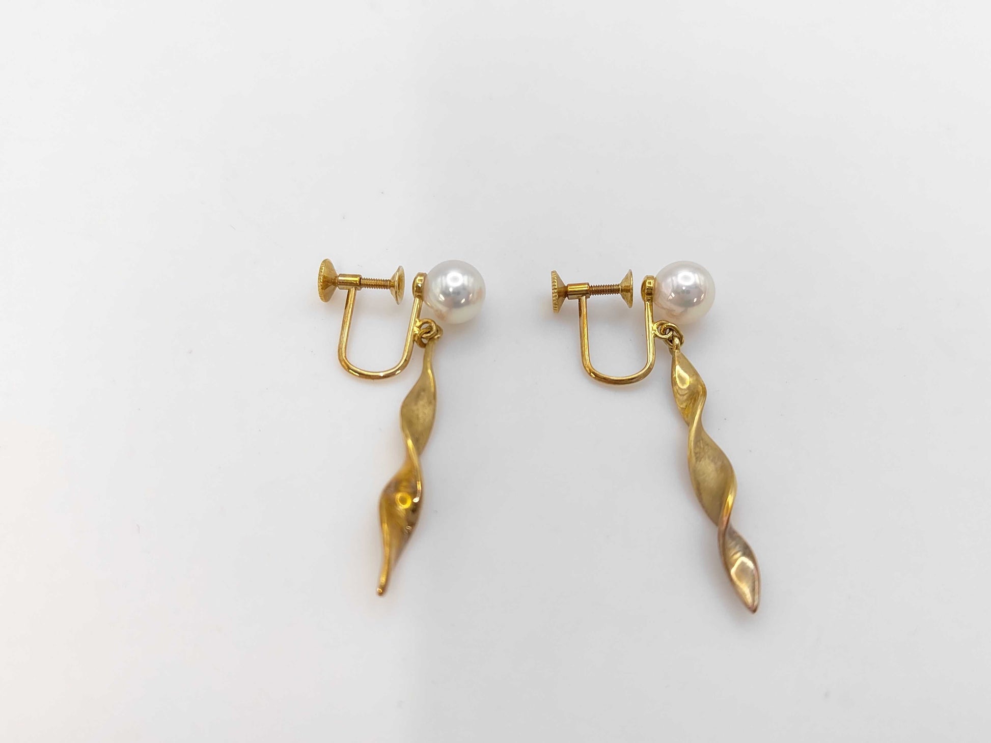 MIKIMOTO Pearl Earrings, Diameter Approx. 6.4mm x 2, 18K Gold, 4.3g 