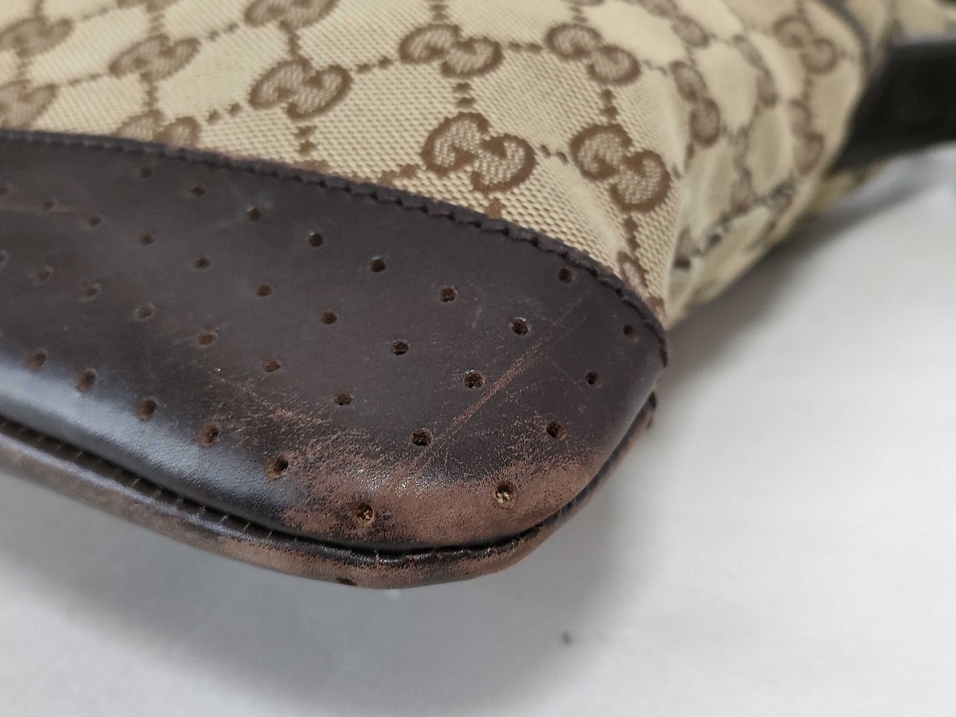 GUCCI GG Canvas Shoulder Bag Gucci GG Canvas Shoulder Bag