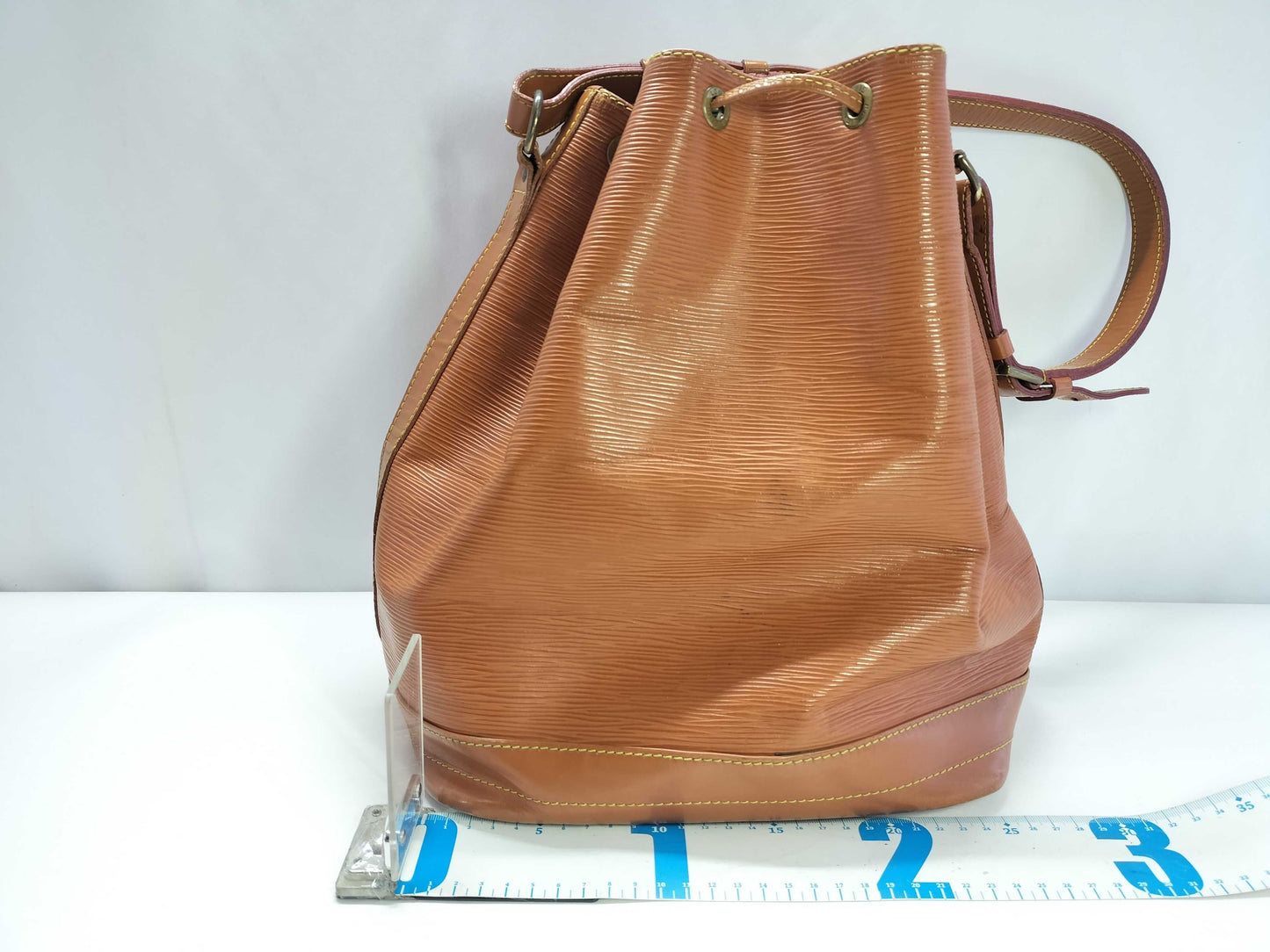 LOUIS VUITTON Epi LV Epi Noe AR1913 Brown Shoulder Bag