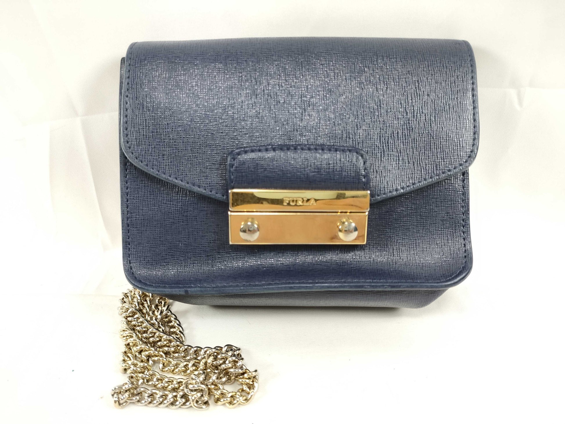 FURLA Metropolis Chain Shoulder Bag with Logo Plate