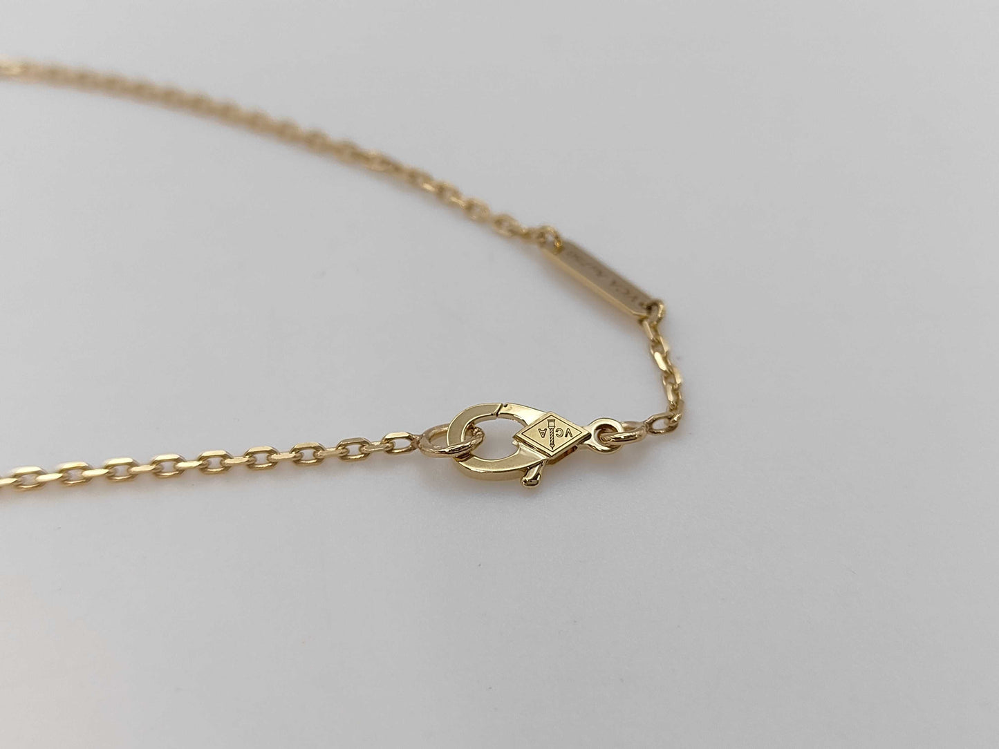 Van Cleef & Arpels Vintage Alhambra Mother-of-Pearl Necklace in Yellow Gold and Au750, 5.4g 