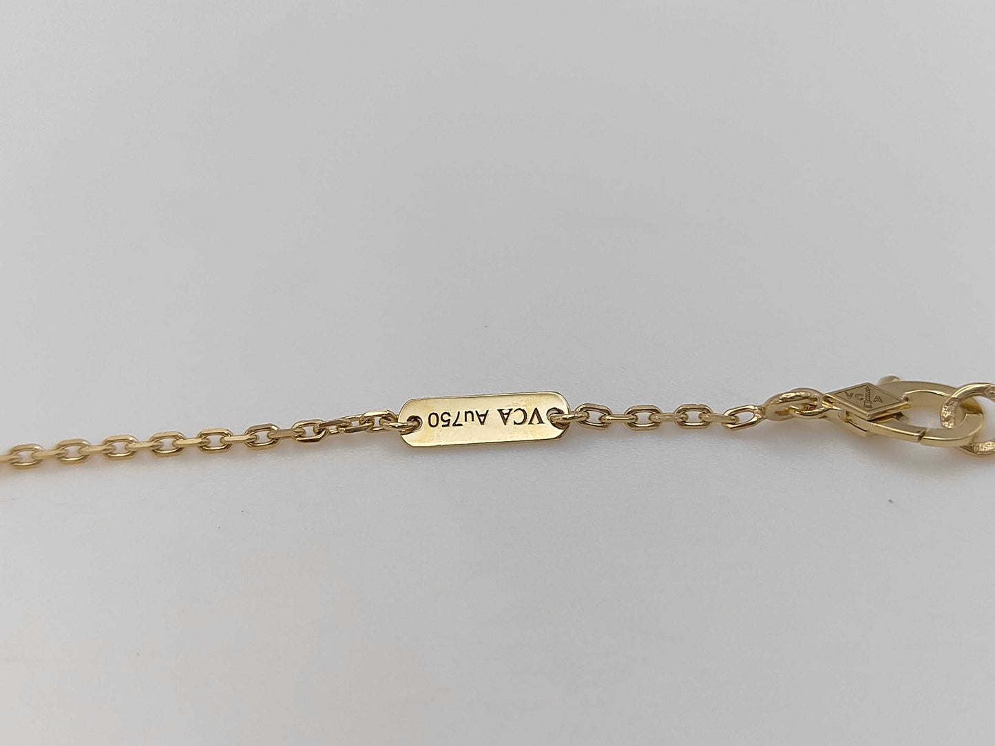 Van Cleef & Arpels Vintage Alhambra Mother-of-Pearl Necklace in Yellow Gold and Au750, 5.4g 