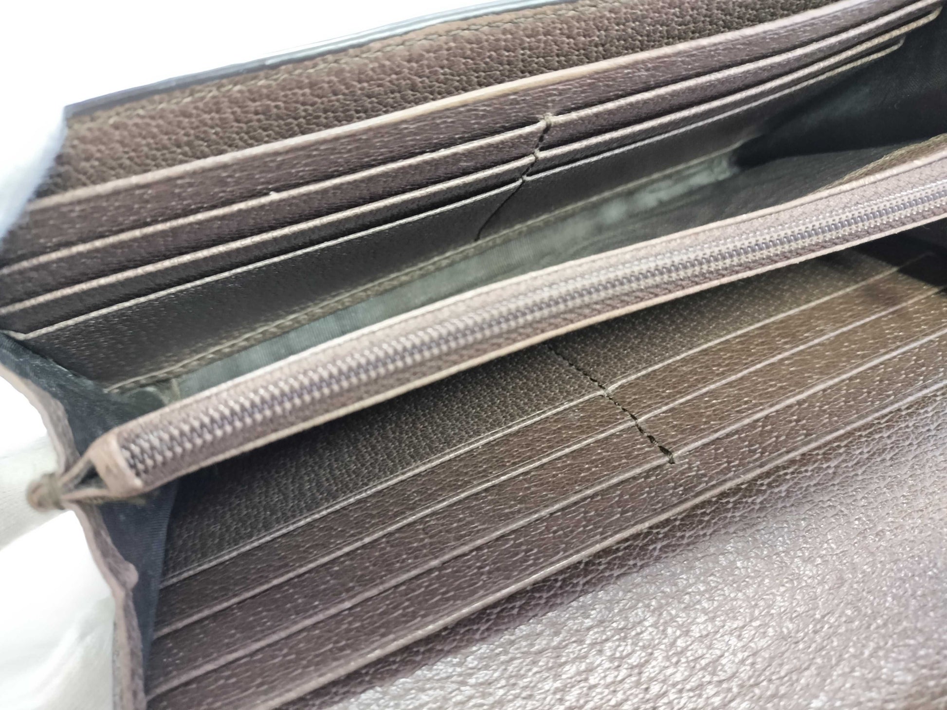 GUCCI GG Supreme Gucci GG Marmont 523153 PVC and Leather Round Zip Wallet Brown