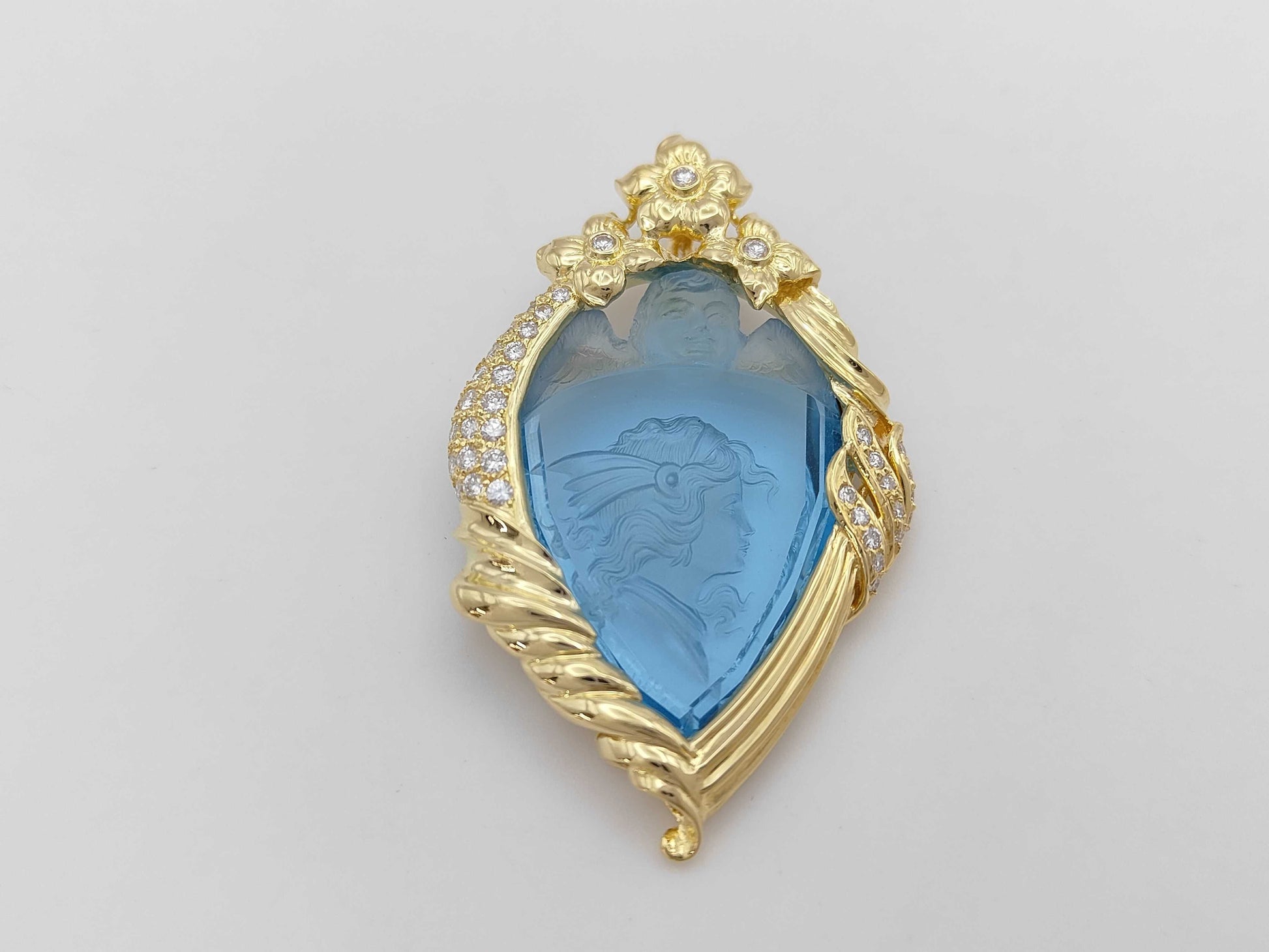 Wallace Chan BT36.15ct D0.82ct K18 20.1g Pendant Top 