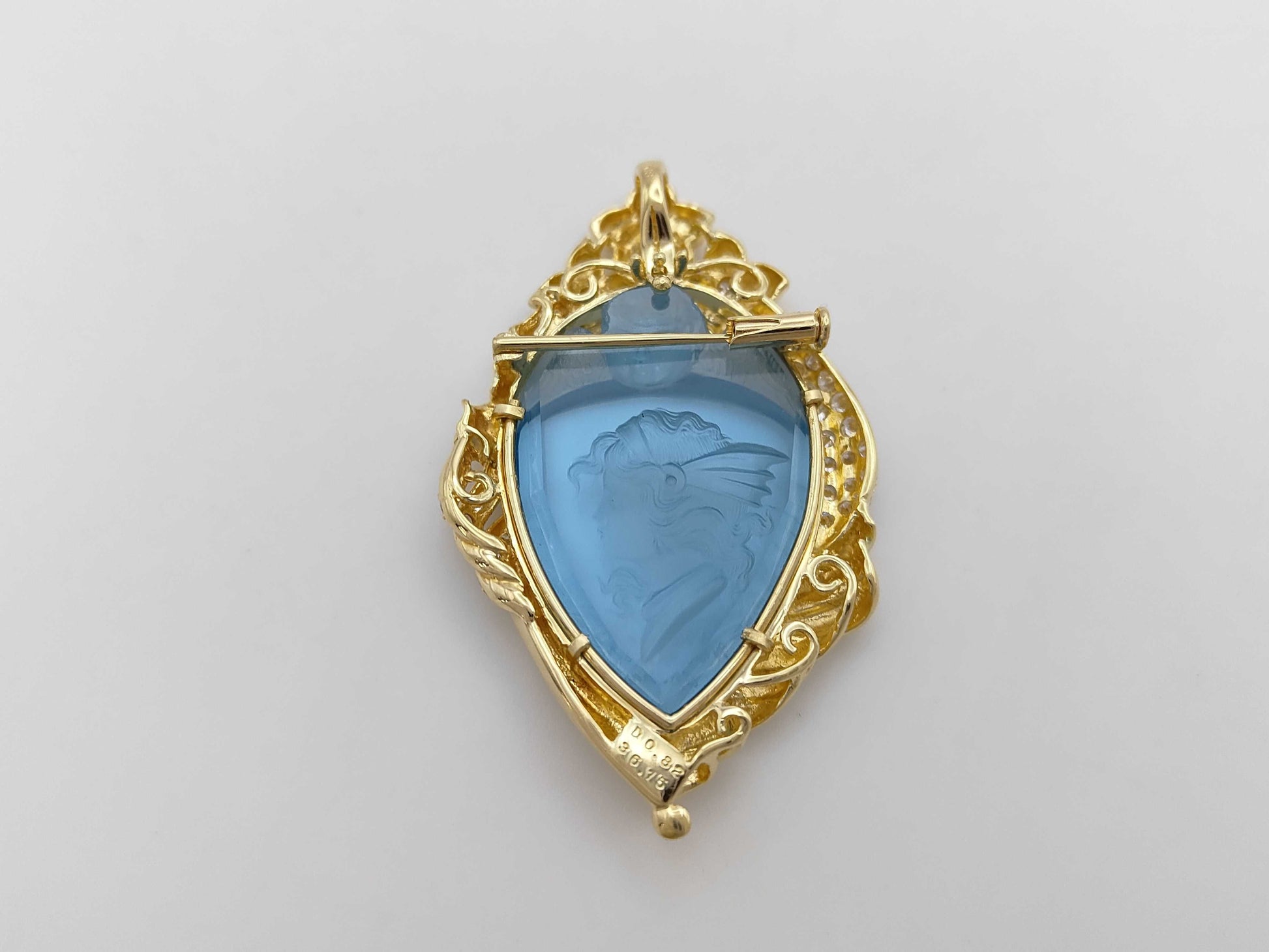 Wallace Chan BT36.15ct D0.82ct K18 20.1g Pendant Top 