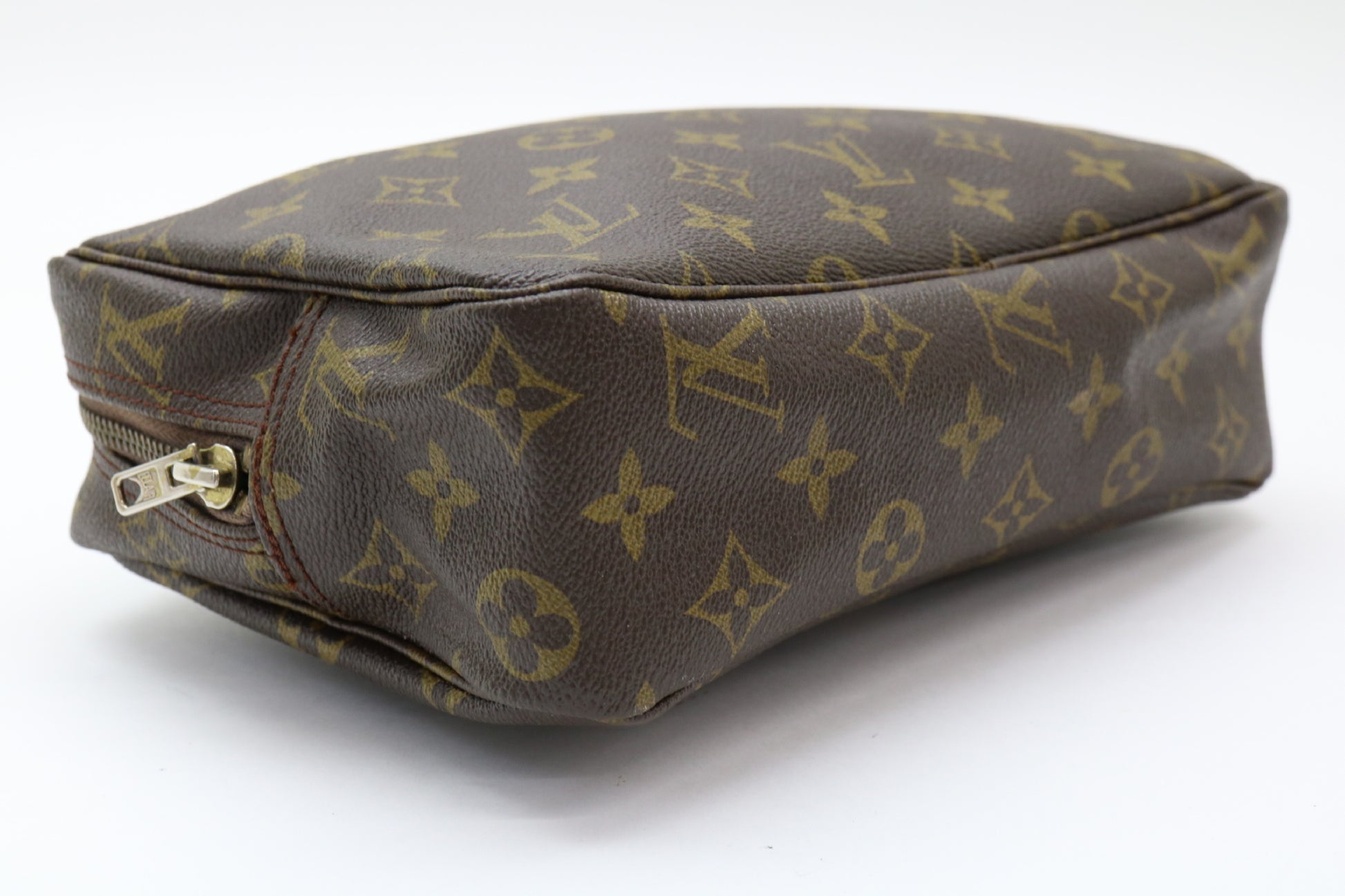 LOUIS VUITTON Monogram True Toilet 23 Pouch
