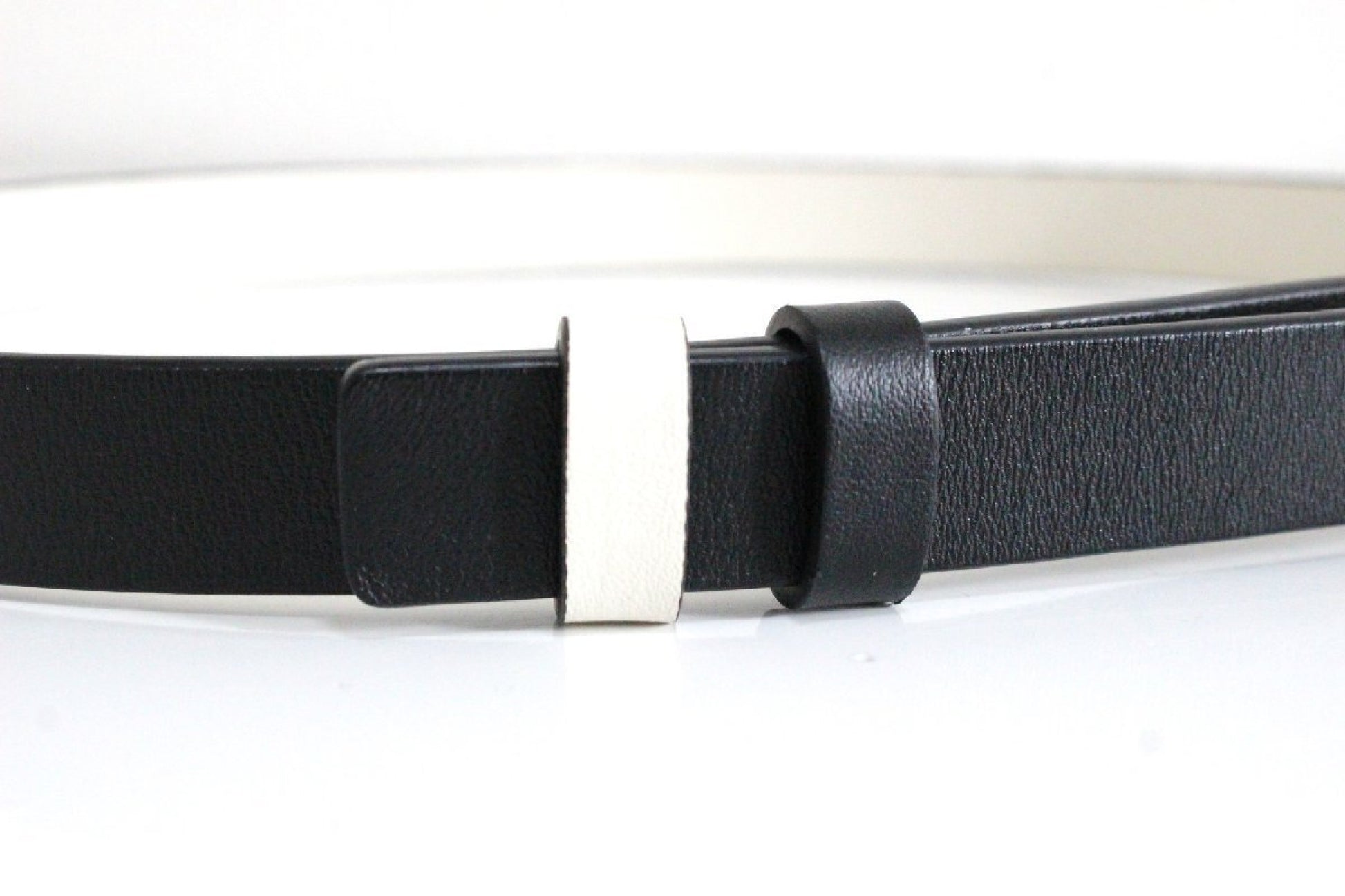 Dior Christian Dior 30 MONTAIGNE Reversible Belt for Women, 71cm-81cm, 5-Hole Belt