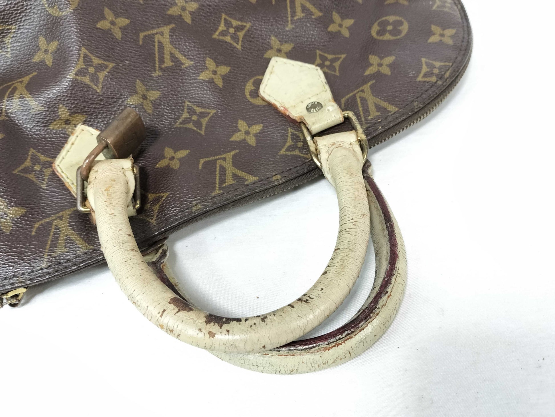 LOUIS VUITTON Monogram Alma Handbag