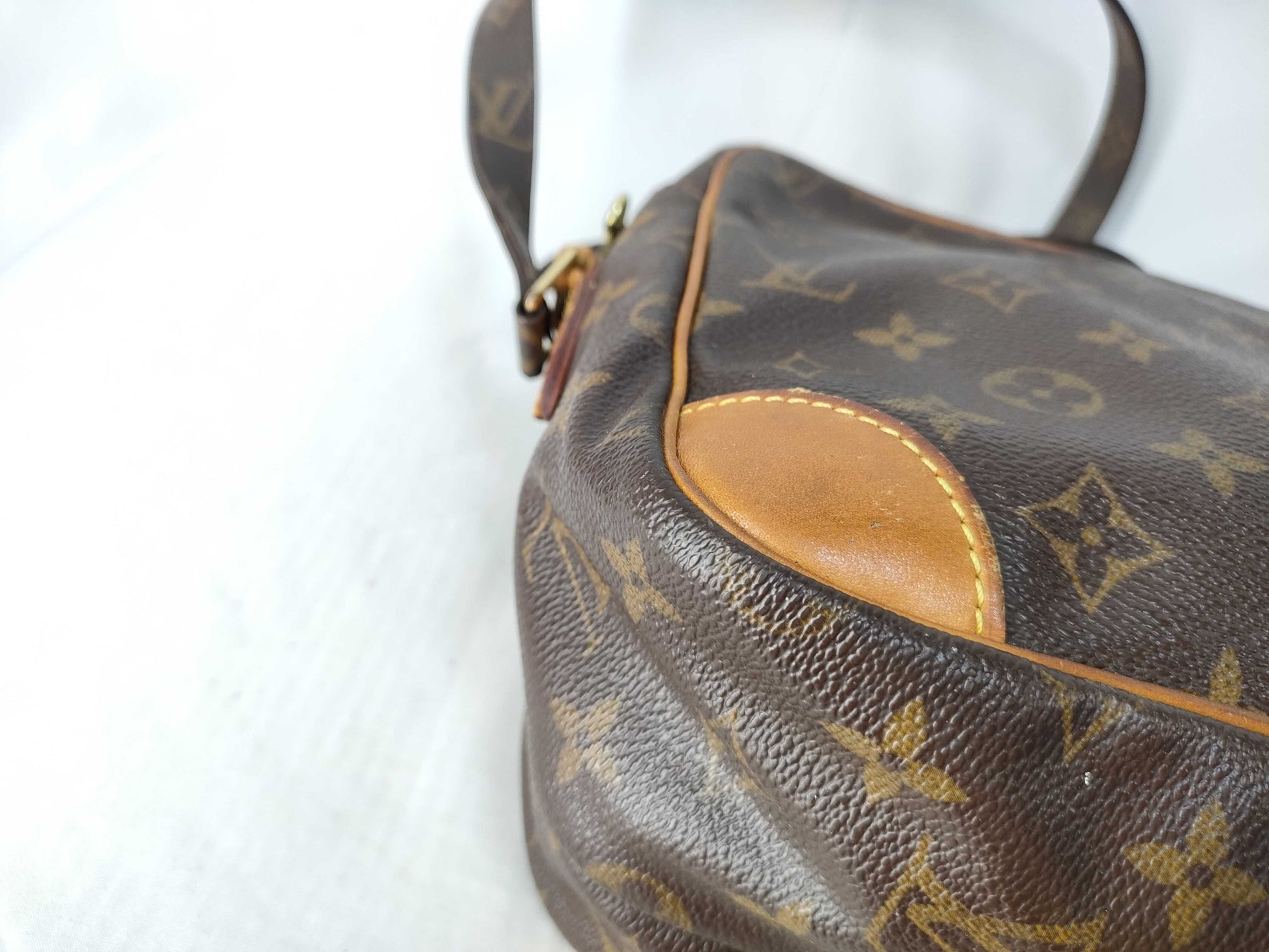 LOUIS VUITTON Monogram Louis Vuitton Monogram Nile Shoulder Bag