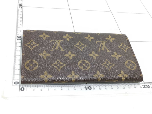 LOUIS VUITTON Monogram Louis Vuitton Monogram International Wallet