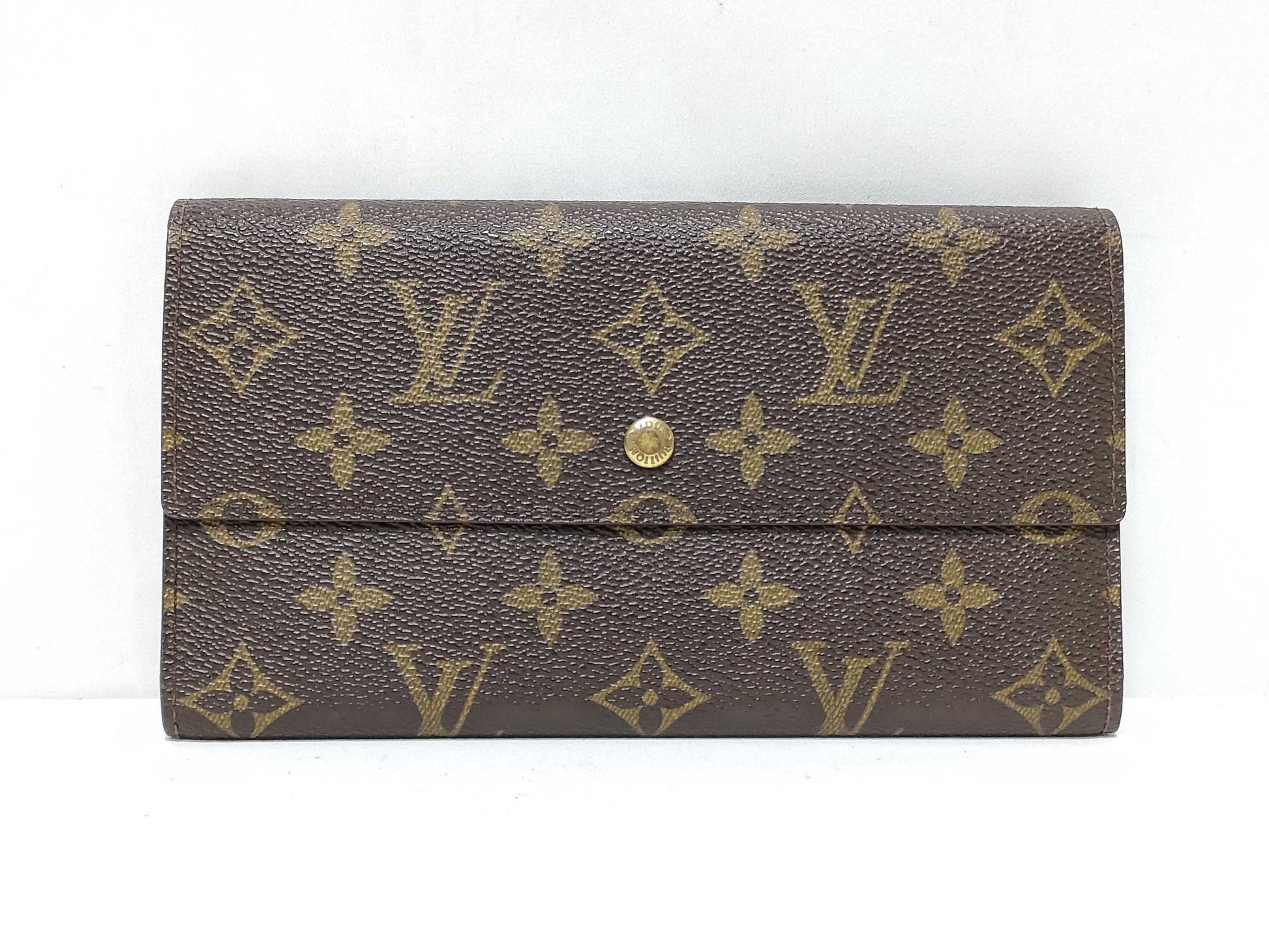 LOUIS VUITTON Monogram Louis Vuitton Monogram International Wallet