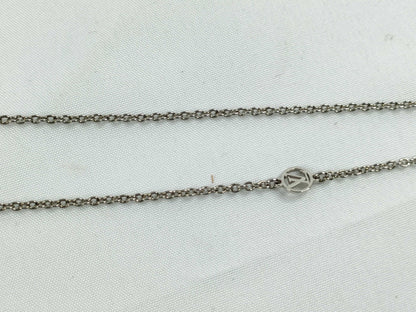 LOUIS VUITTON Essential V Necklace