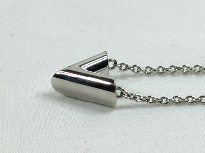 LOUIS VUITTON Essential V Necklace