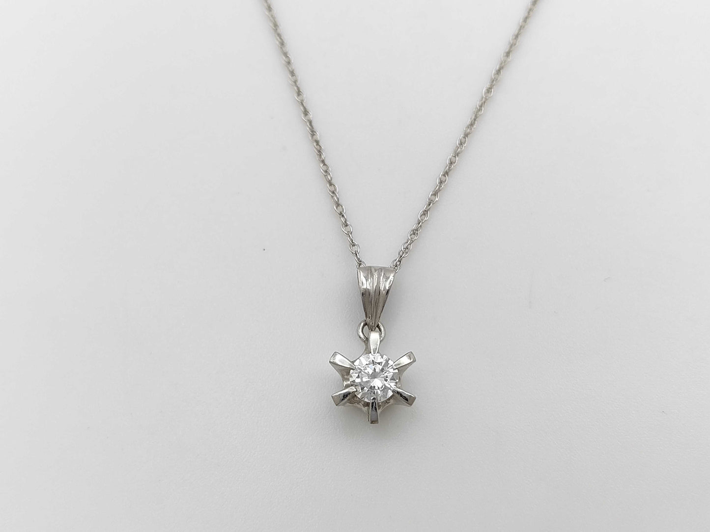 Transparent Stone Pt650/K13 3.0g Necklace 